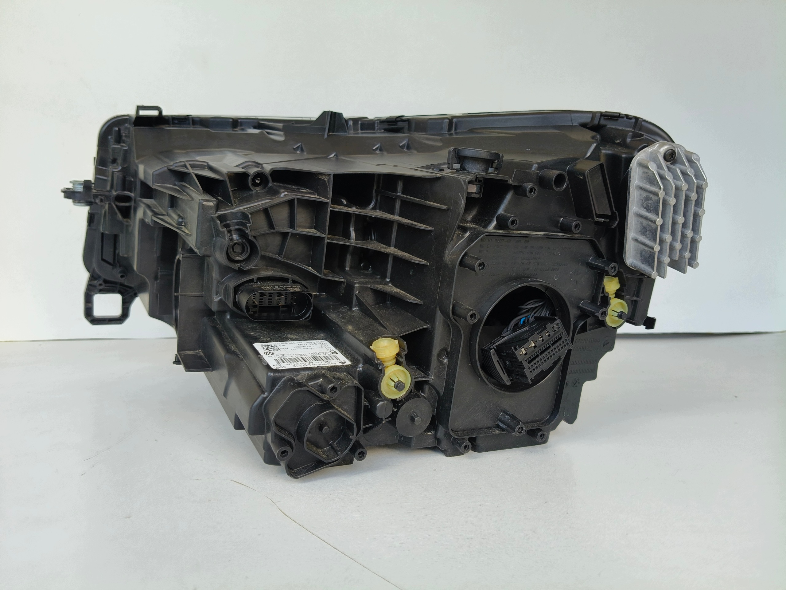 světlo pravá REFLEKTOR VW TAYRON 57L 24- FULL LED