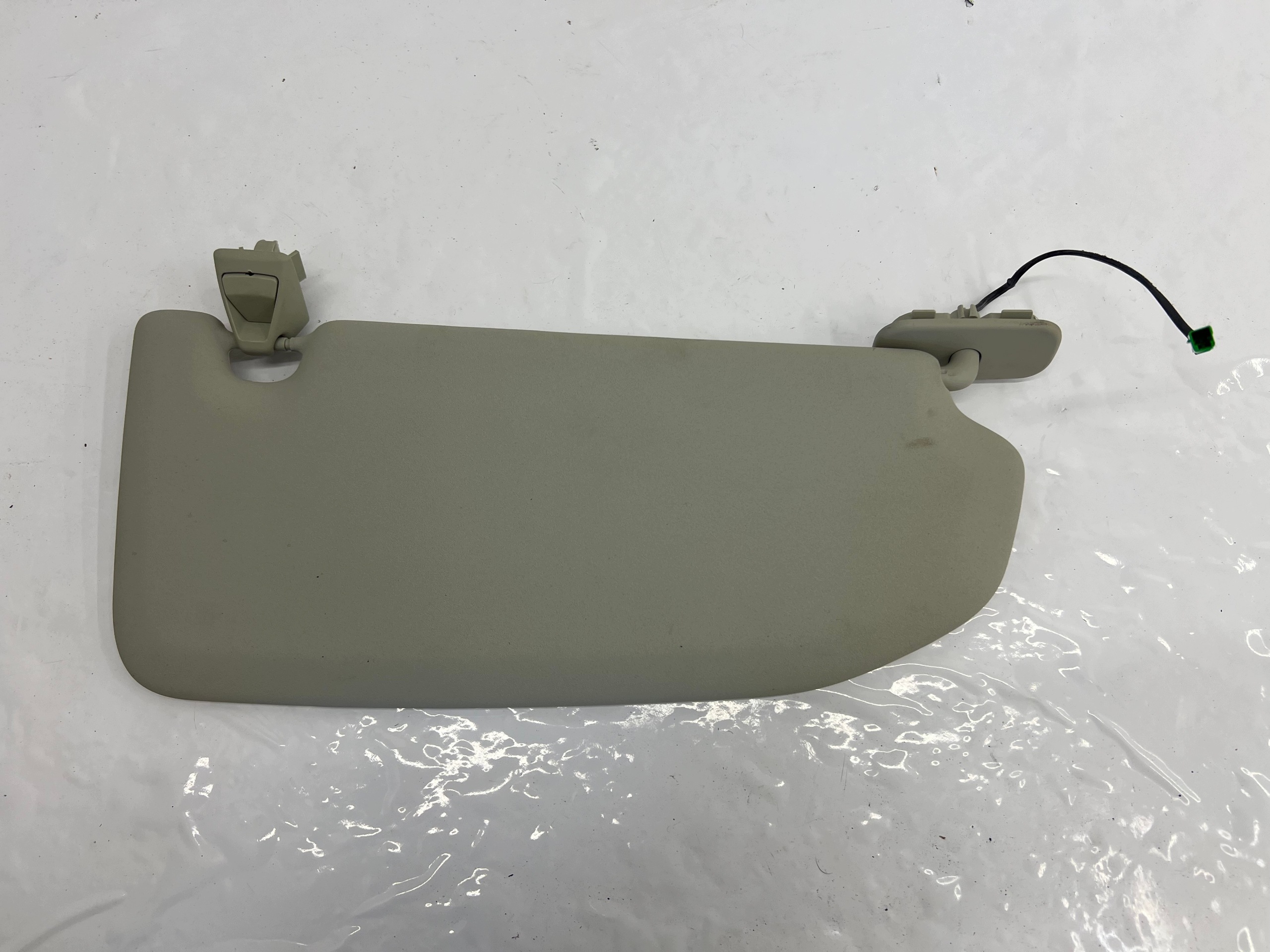 VOLVO V60 II D4 visor left visor cover OE 39842494 2018r