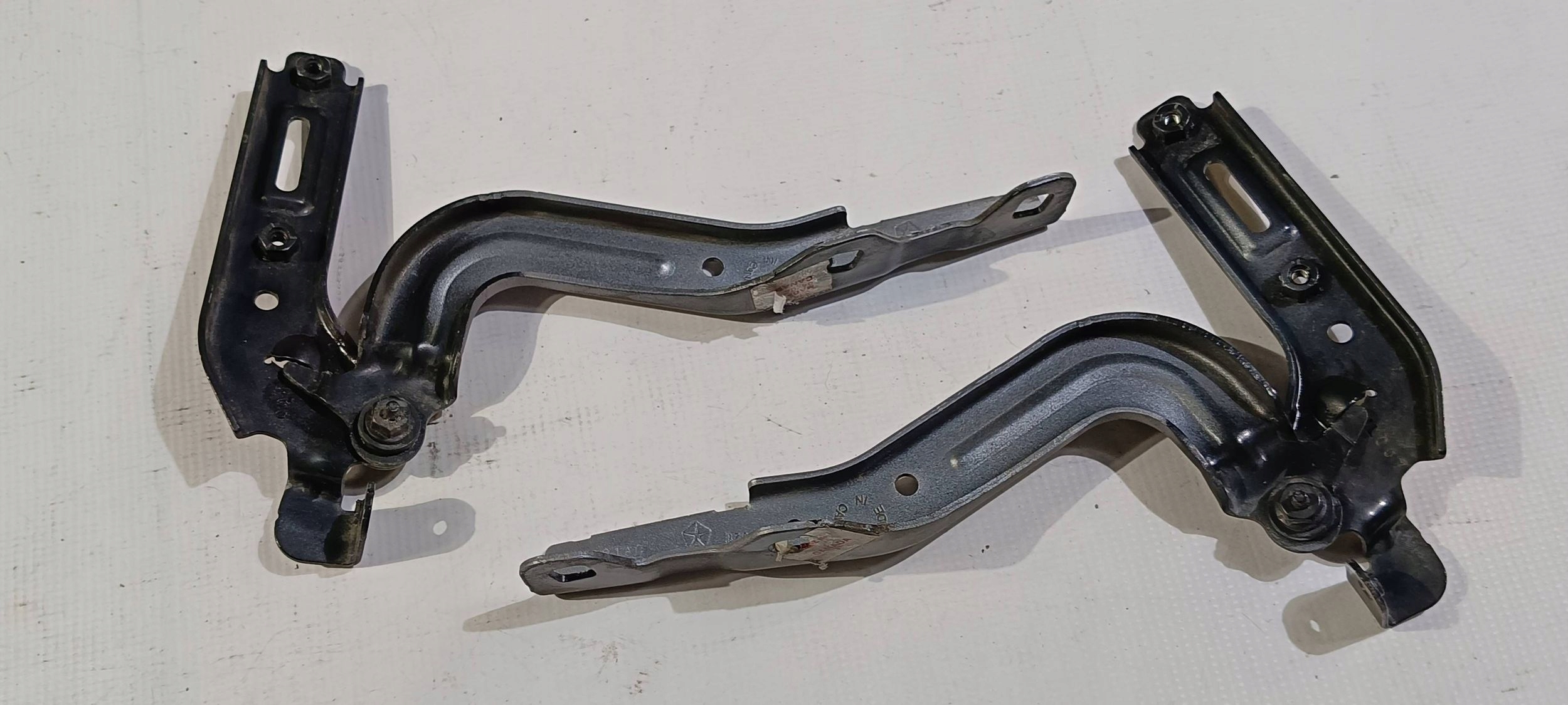 bonnet hinges right left komplet Chrysler Pacifica 2016