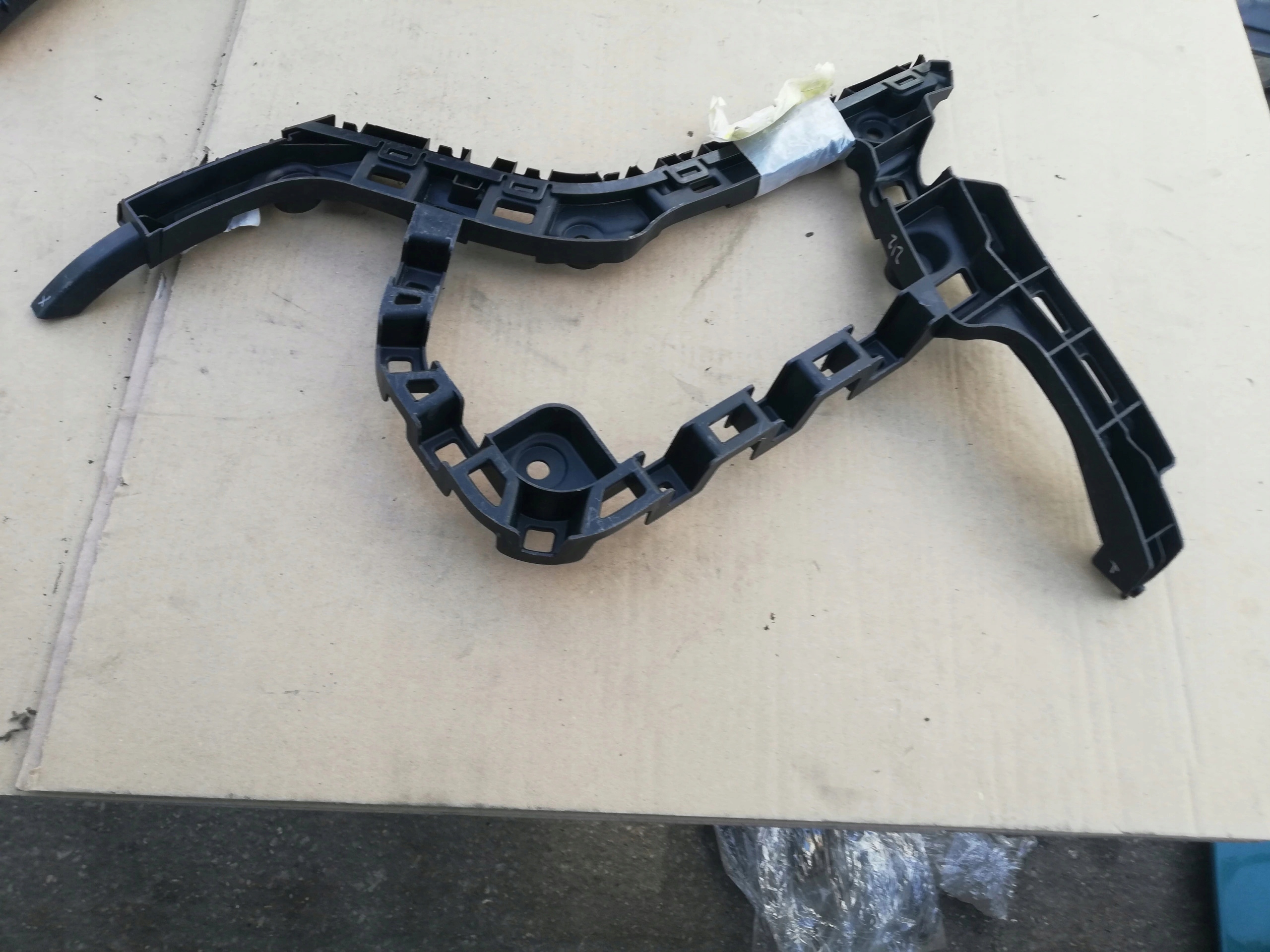 VW GOLF VII bumper bracket left right rear part