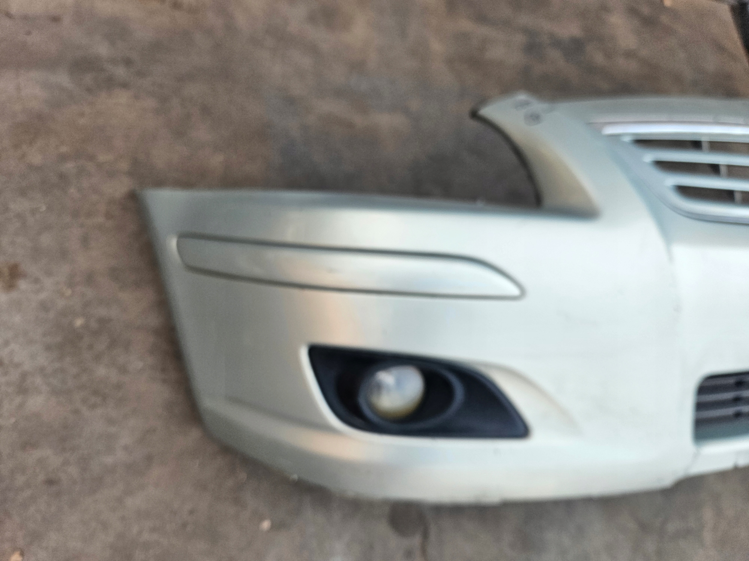 TOYOTA AVENSIS T25 06-08 ZDERZAK PRZÓD 6T1 Producent części Toyota OE