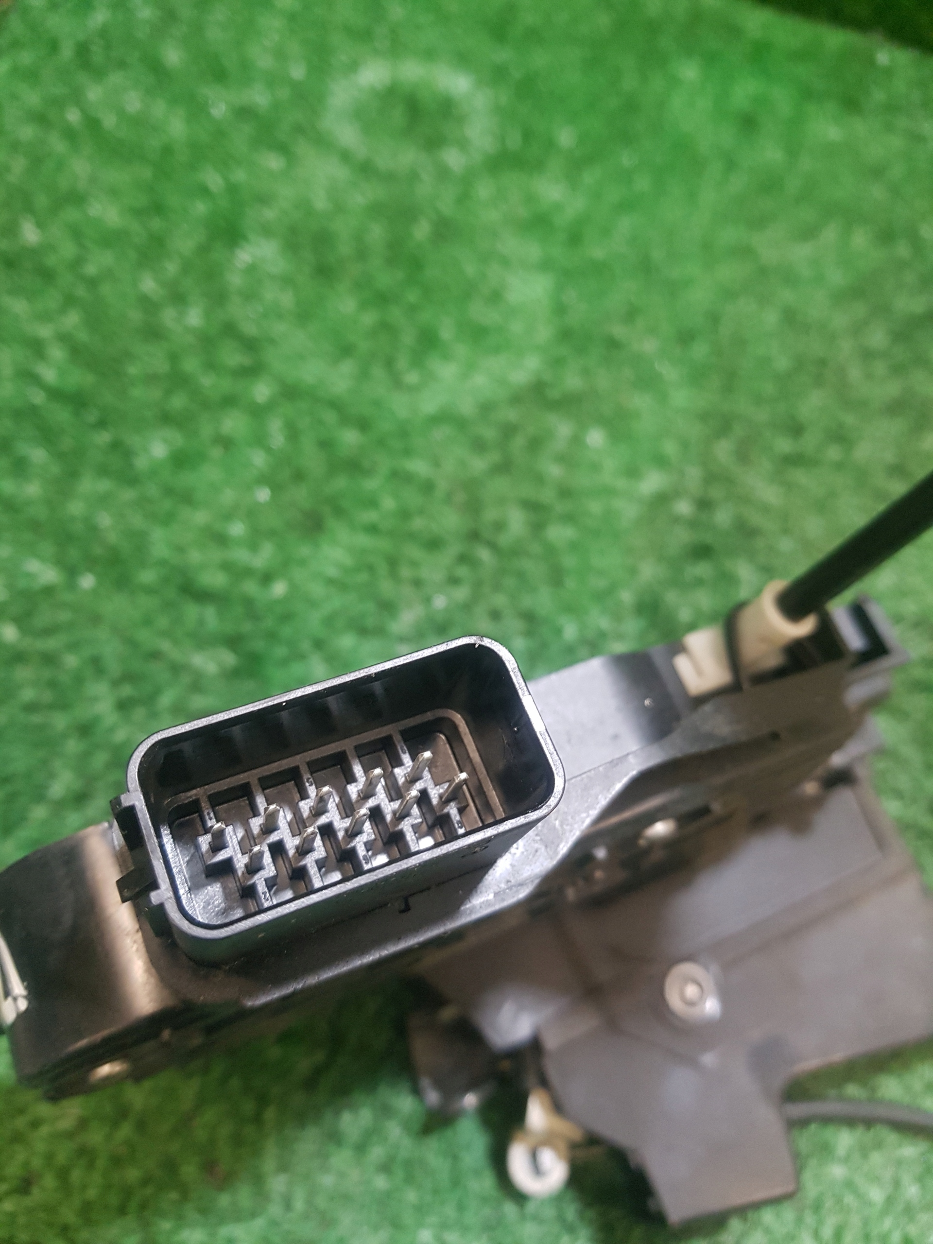 lock door left front LAND ROVER FREELANDER 2 6W8A-21813-AC