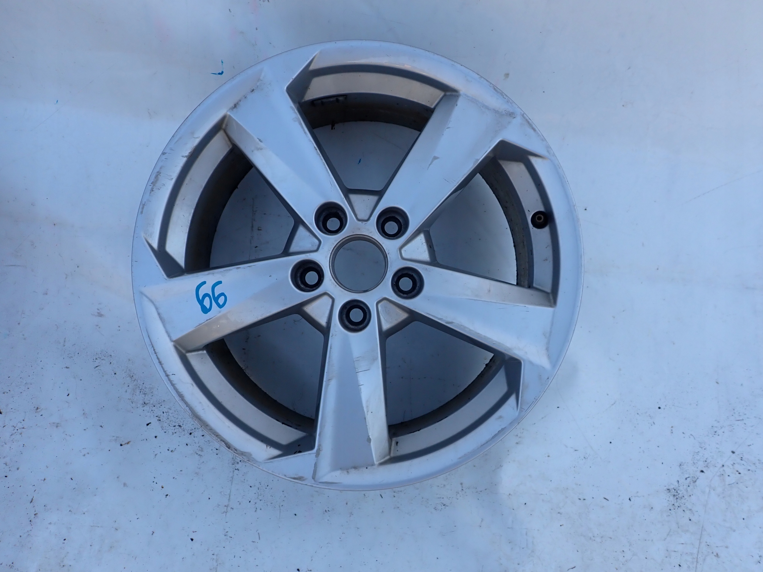AUDI Q2 disk 7Jx17 17" ET45 81A601025B