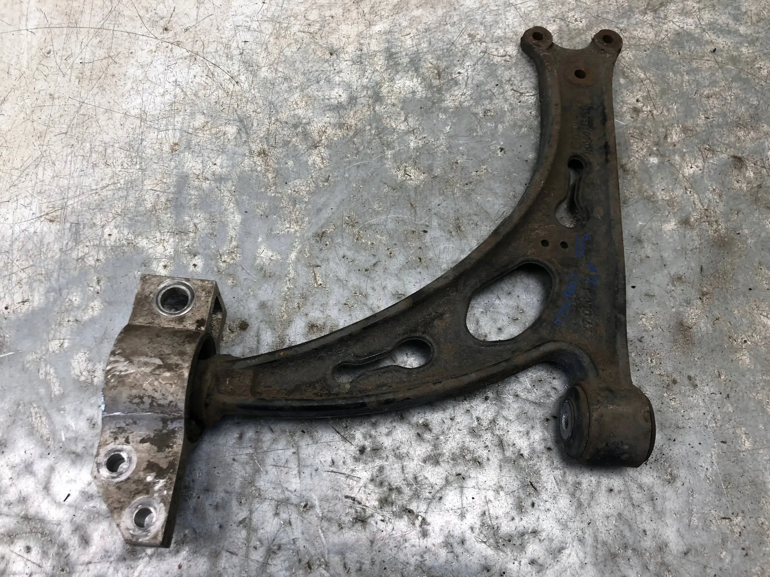 arm left front VW TOURAN 1K0407153G