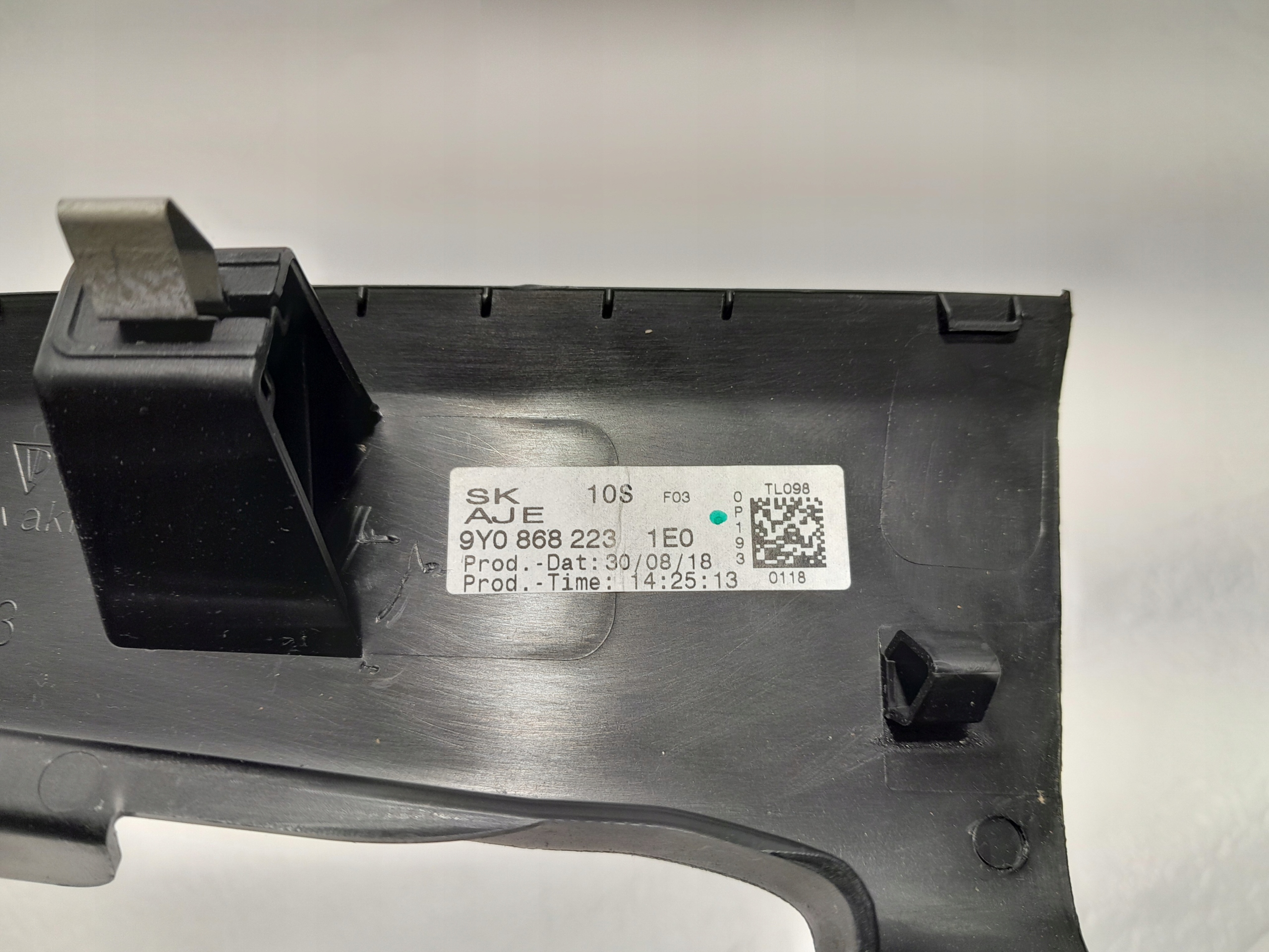 PORSCHE CAYENNE 9Y moulding side SLUPKA left 9Y0868223