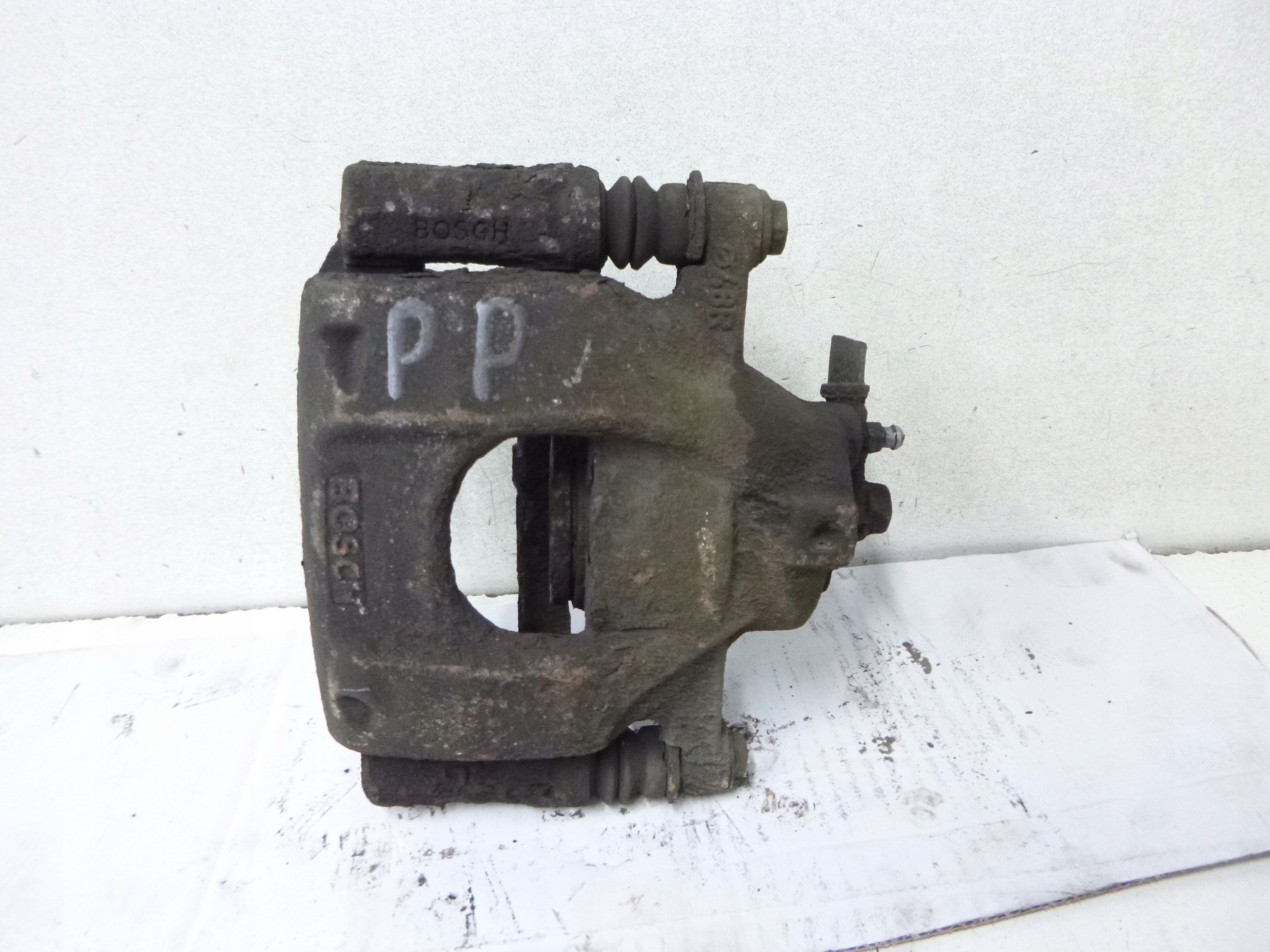 caliper brake + Jarzmo front right Peugeot 107 1.0 2006r.