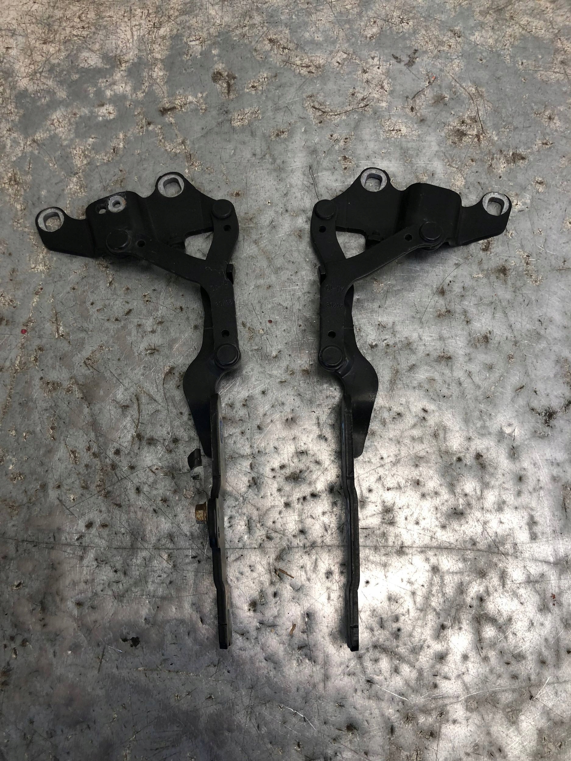 bonnet hinges BMW E90 7115263 7115264