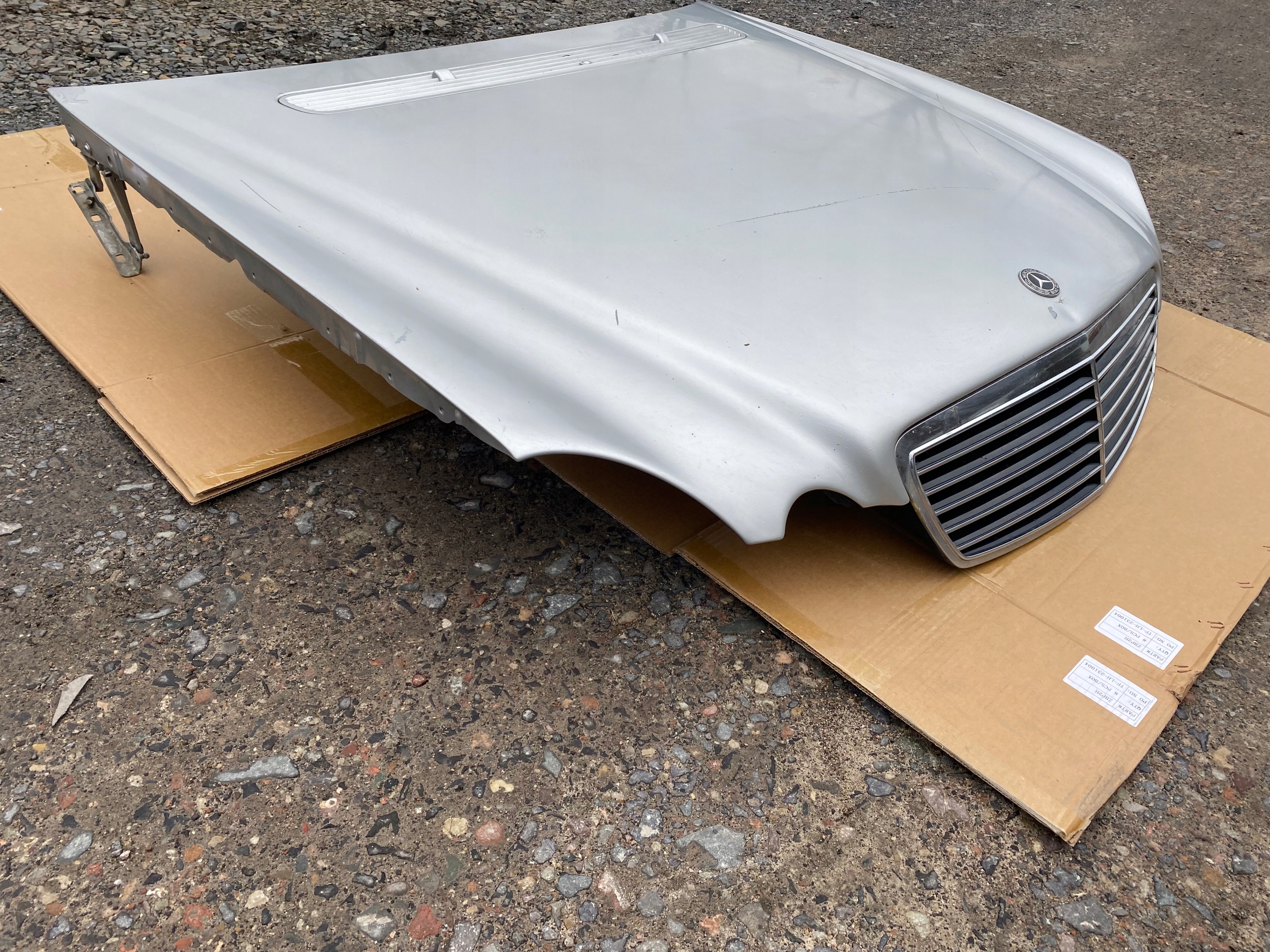 MERCEDES E W211 bonnet front cover C744