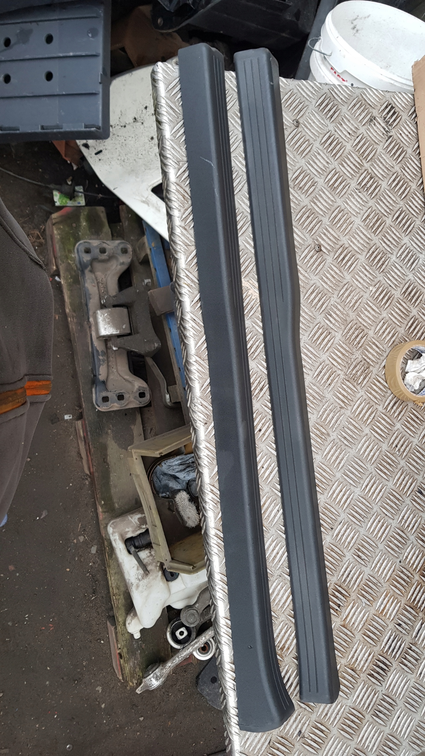 MERCEDES W209 moulding threshold left right cap