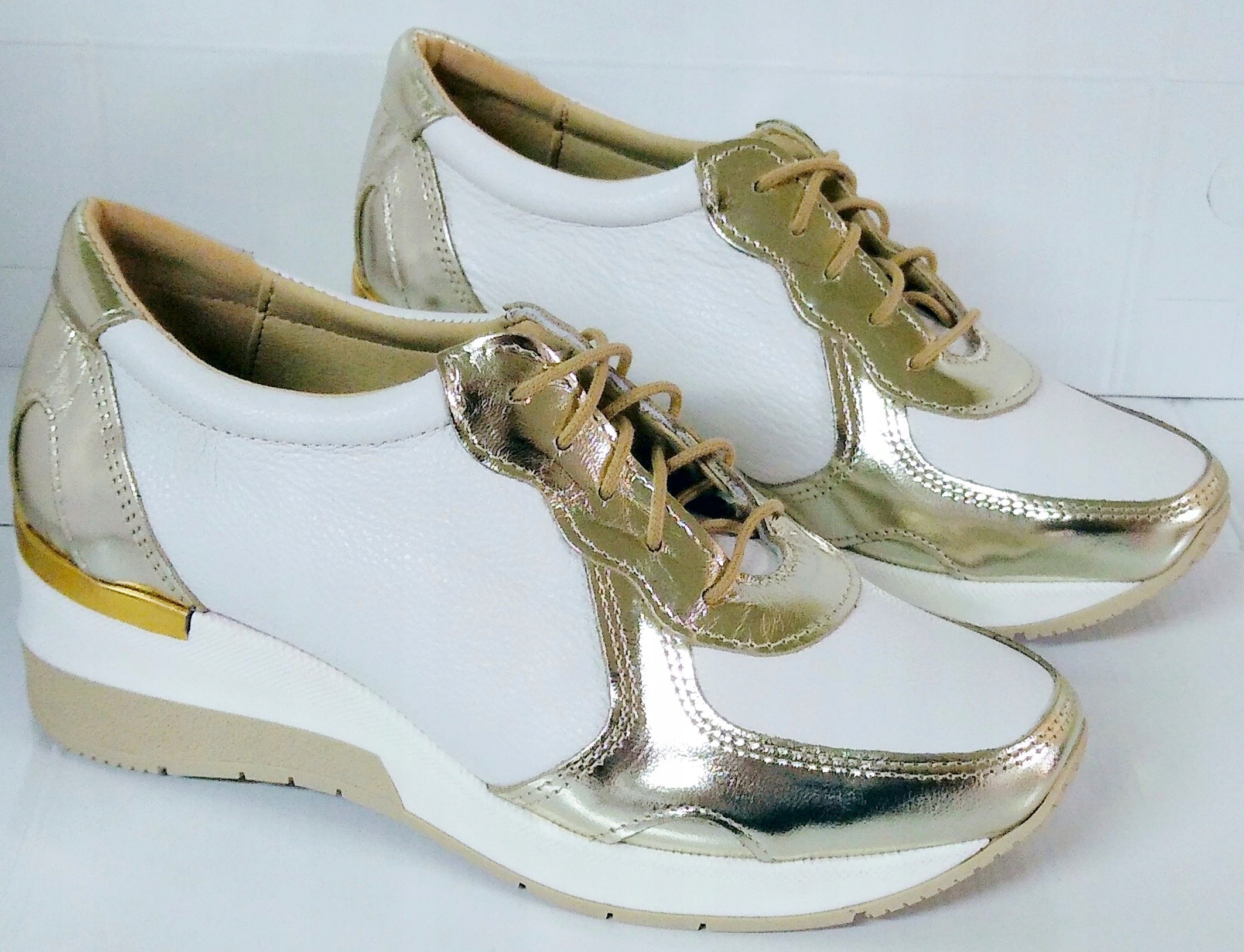 

Wygodne Lekkie Sneakersy Tenisówki Skóra UNI-30 37