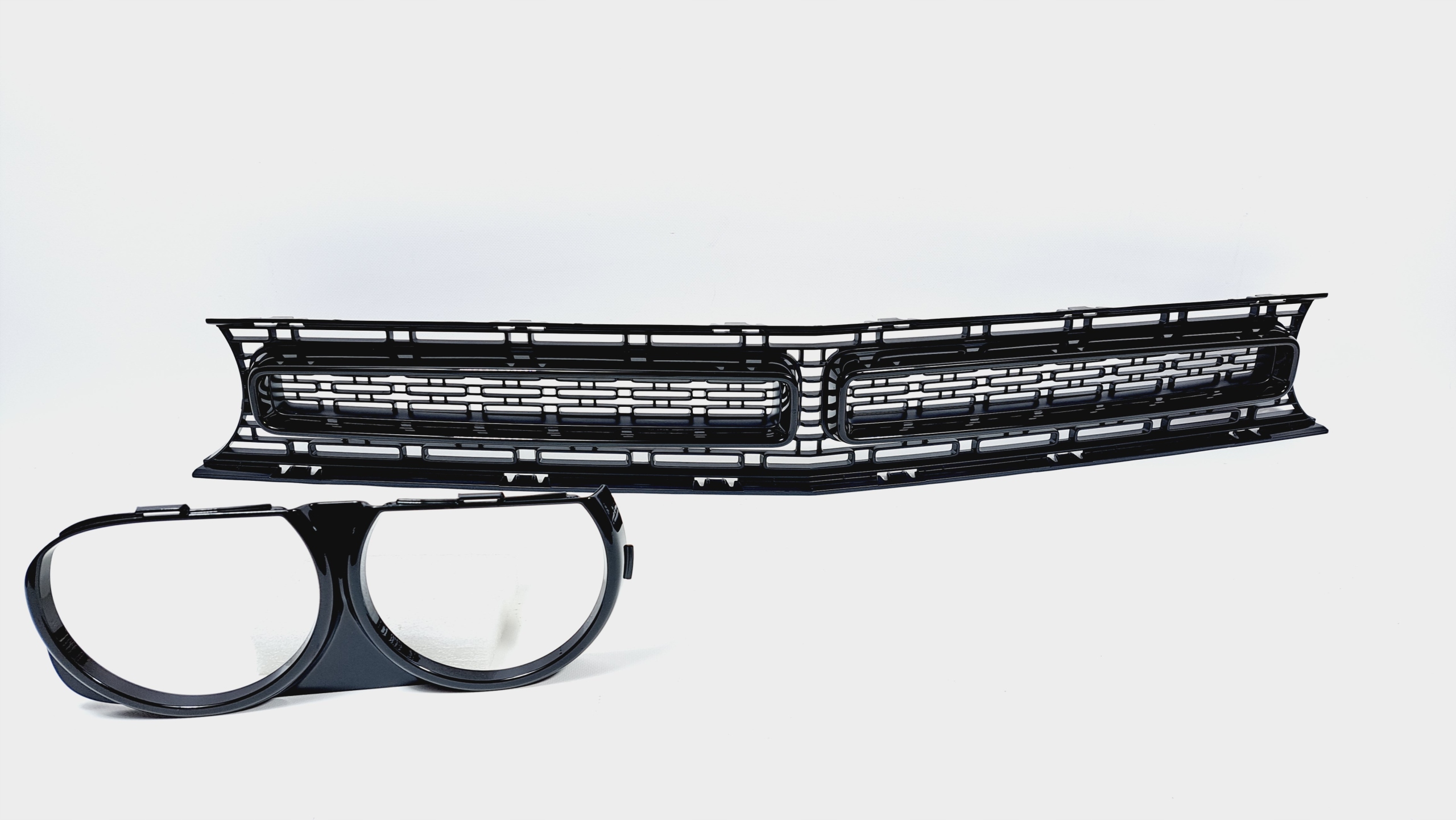 DODGE CHALLENGER SRT 15+ Atrapa Grill + Ramka 15LA-116AA Numer katalogowy części 15LA-116AA