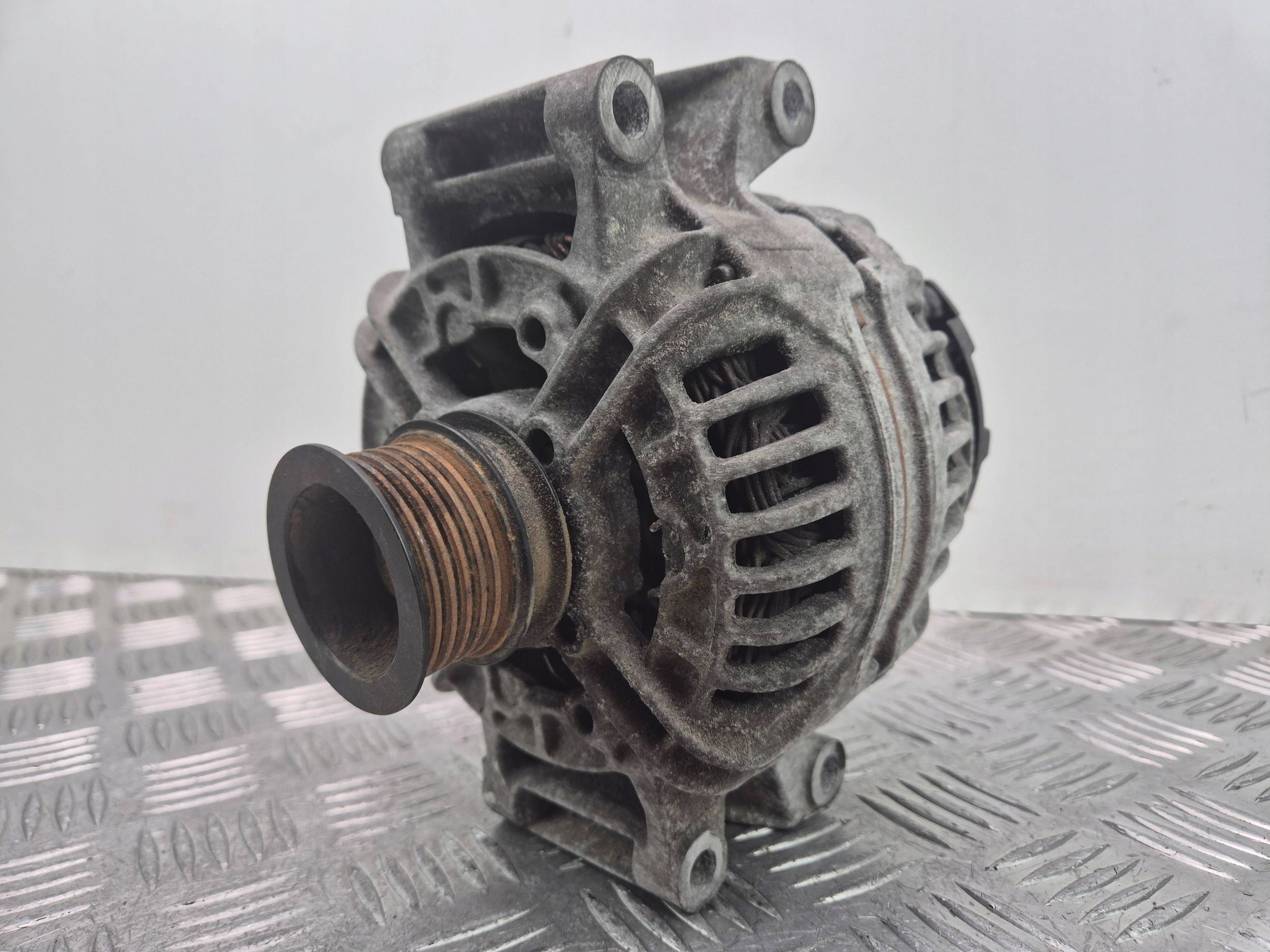 Mercedes GLK280 X204 Alternator A0131546302