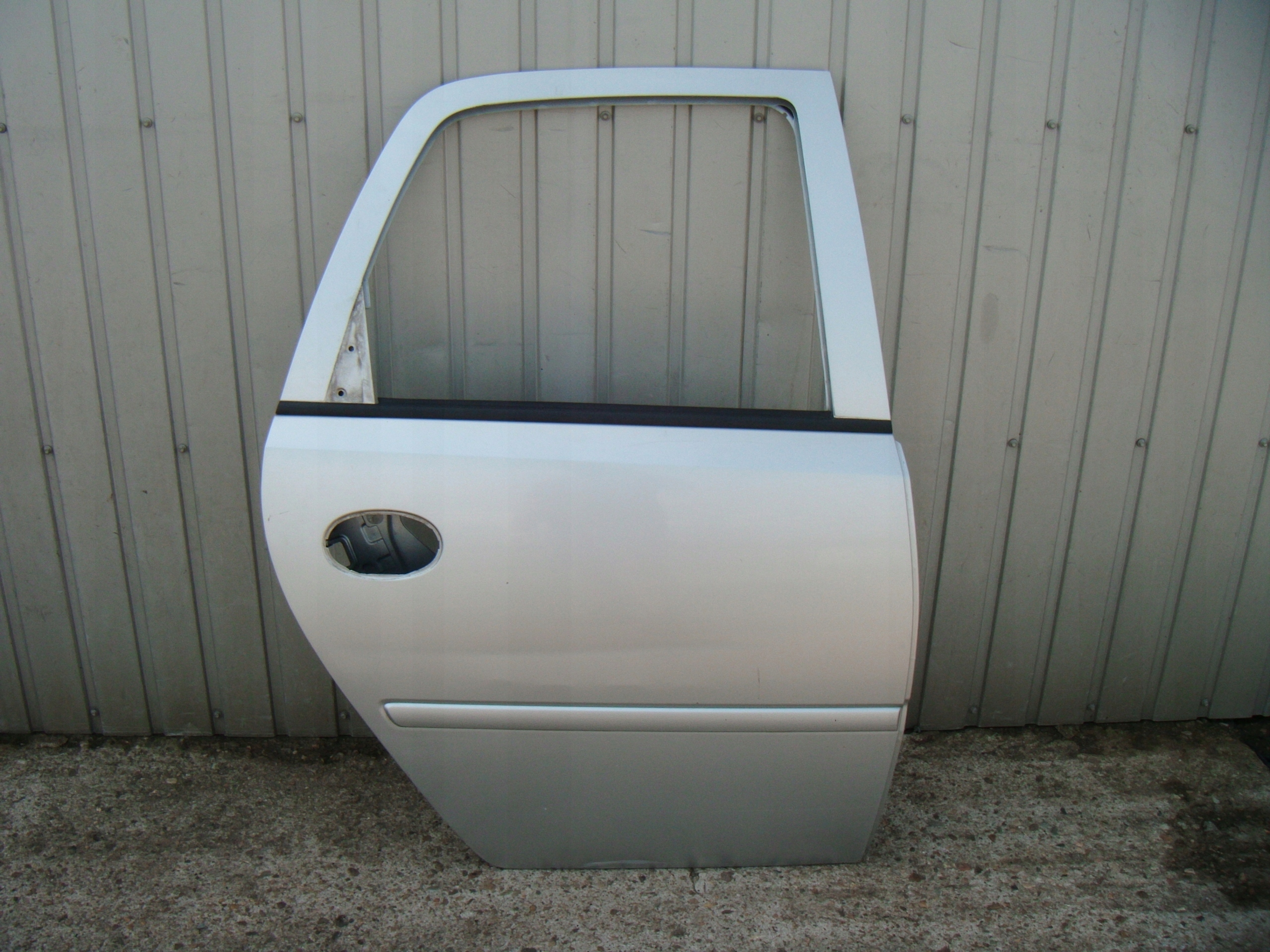 OPEL MERIVA A 03-10 DRZWI PRAWY TYŁ