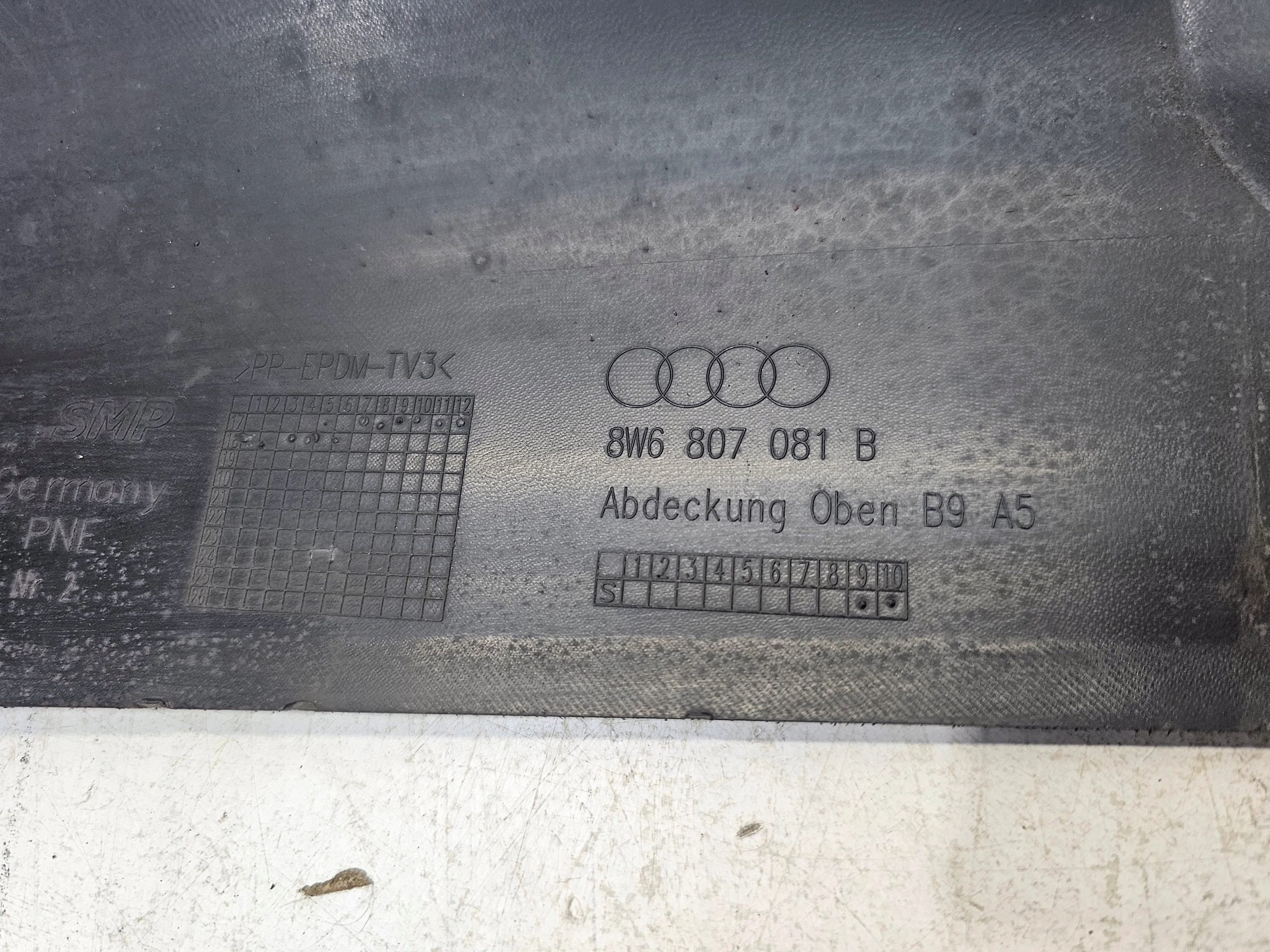 cap supports front AUDI A5 8W 8W6807081B