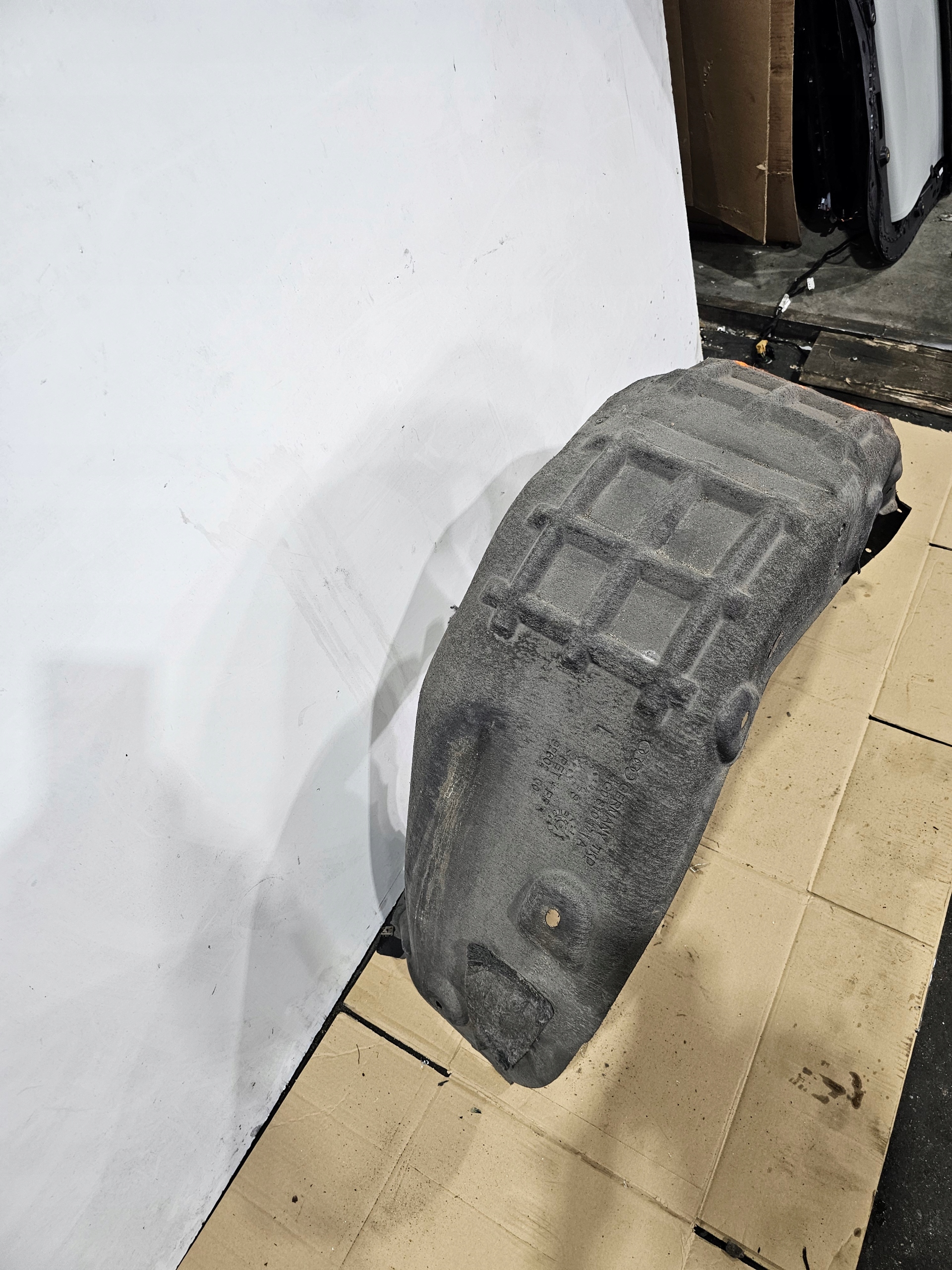 mudguard left rear part AUDI A6 C7 4G0810171A