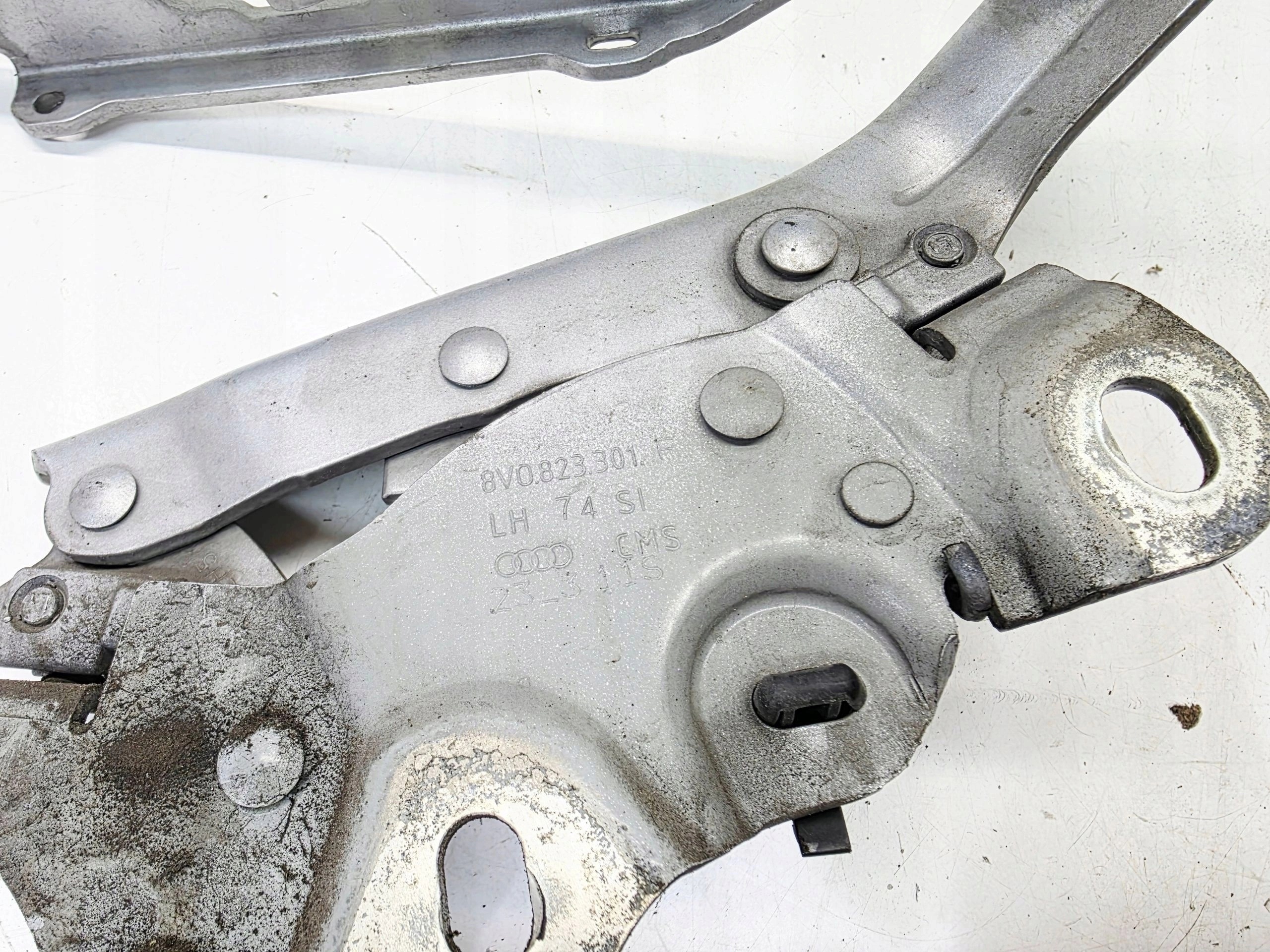 hinge bonnets left + NABOJ AUDI A3 8V LIFT 8V0823301F 8V0823823F