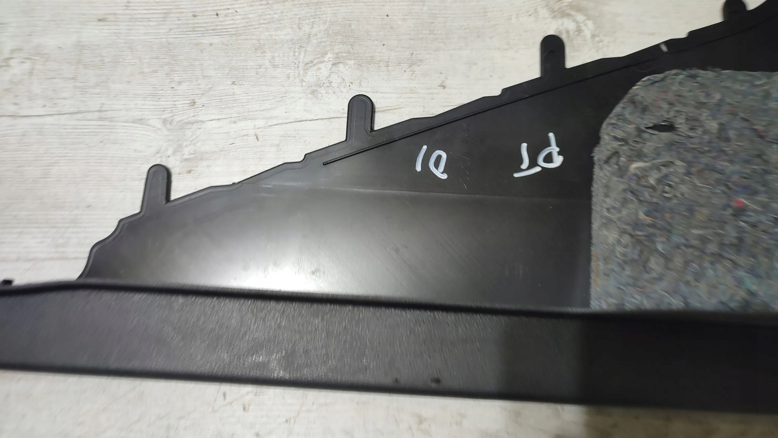 Dacia Duster and 16r 1.6b rear part side right holder rolety
