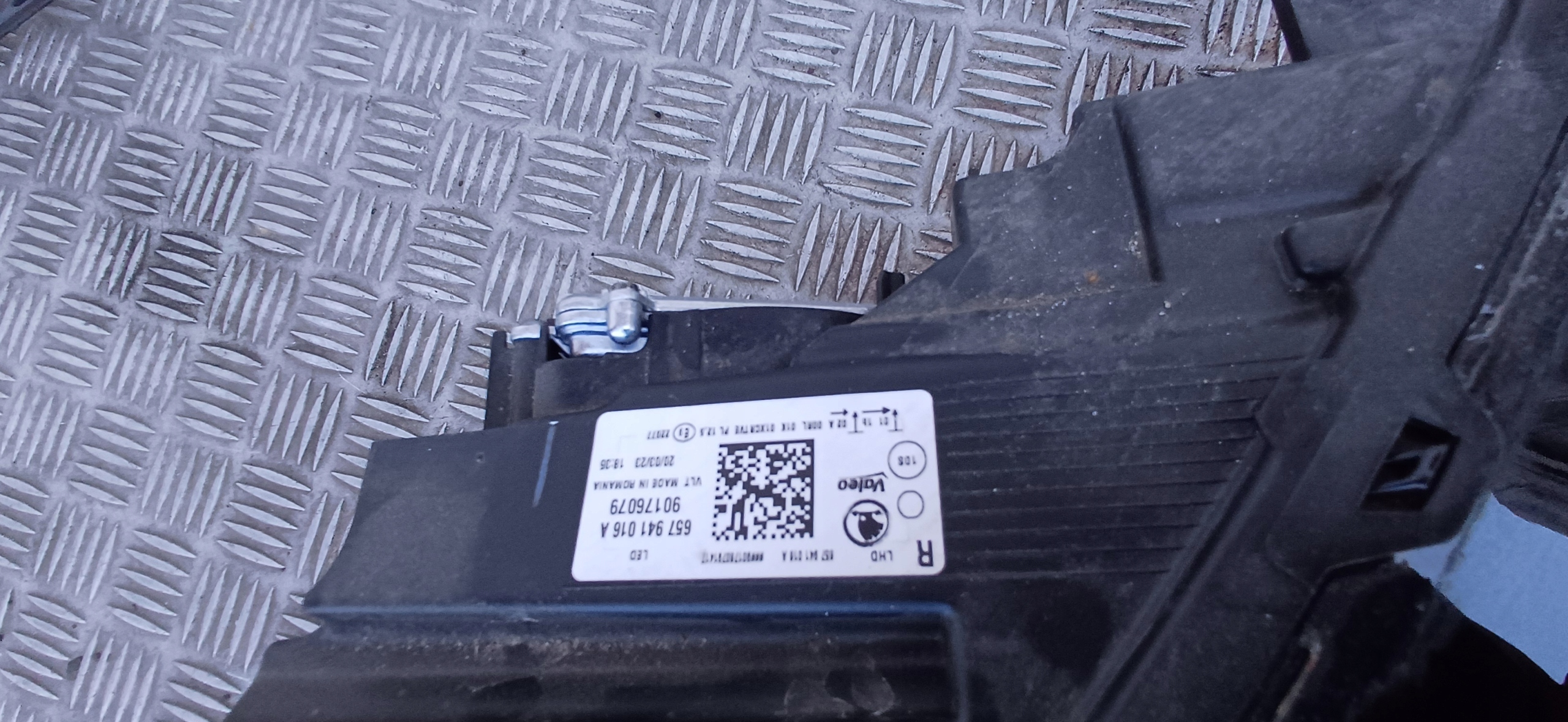 SKODA SCALA light right front 992941571ag LADNA CALA ( unprotected without MODULOW)
