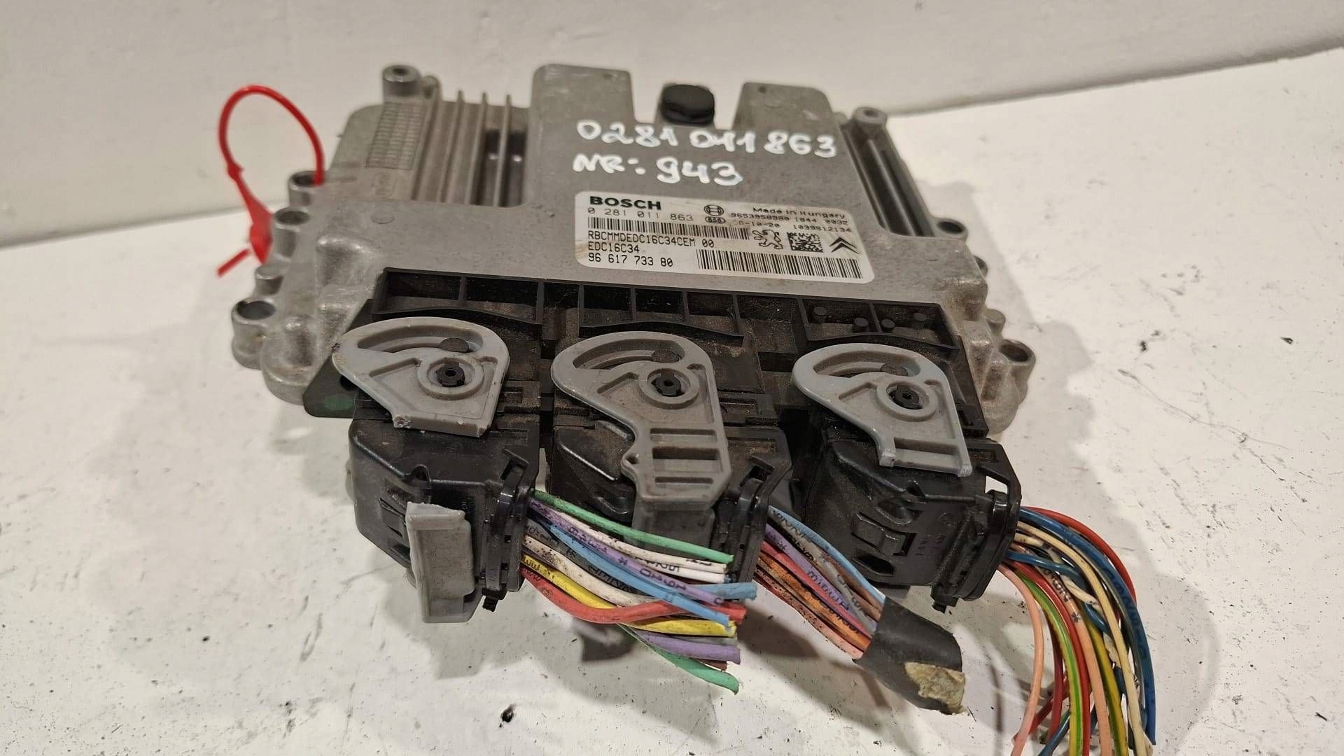 control unit of the engine computer 0281011863 Citroen Peugeot 1.6 HDI