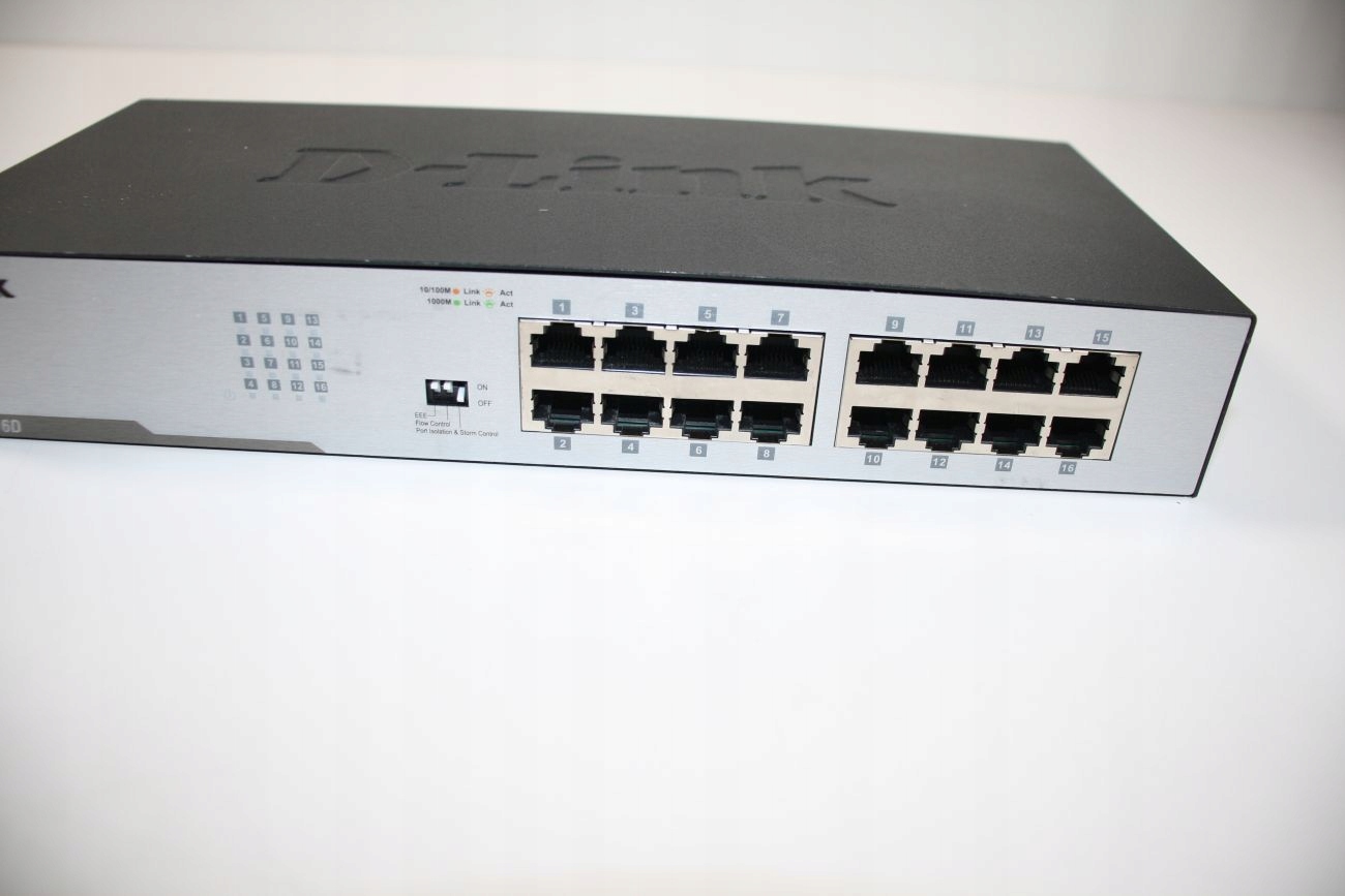 D-LINK Switch 16 x 1000/100/10Mbps, Niezarządzalny — 13