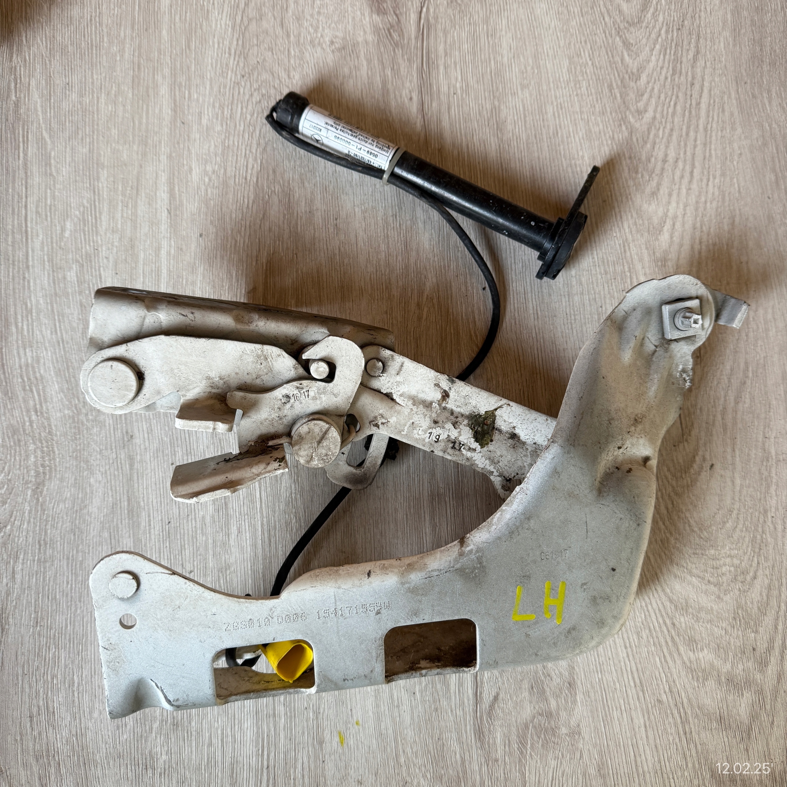 hinge bonnets left MERCEDES GLC A2538800128