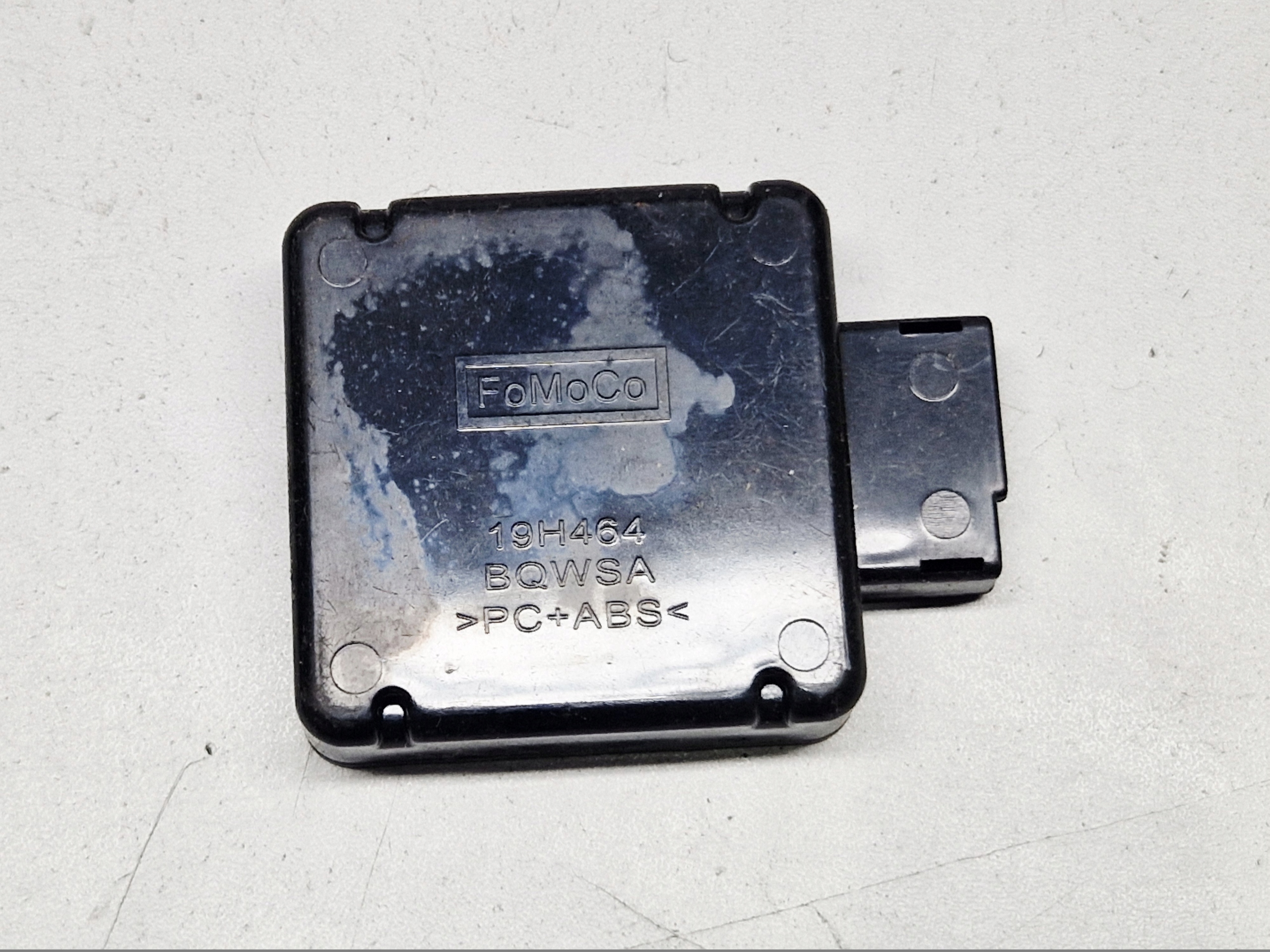 FORD KA plus antenna module amplifier DE8T-19H463-CC