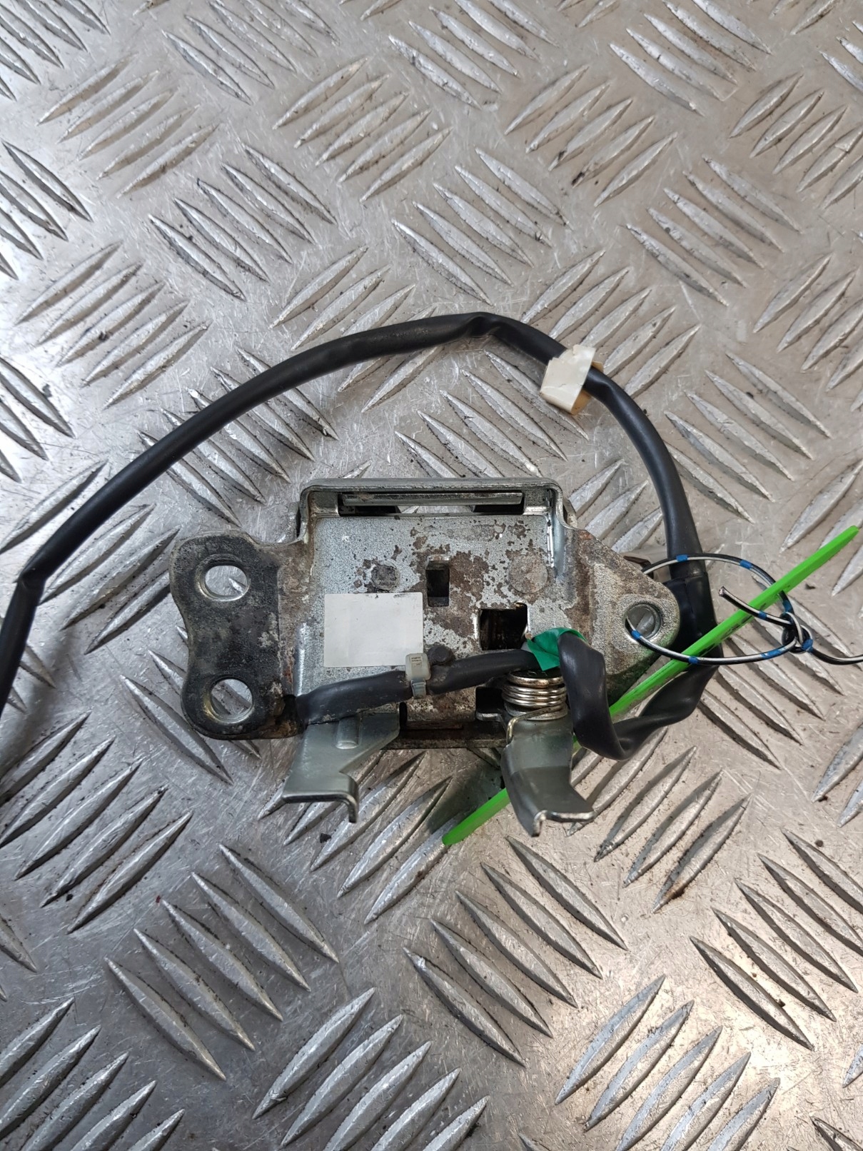lock bonnet boot TOYOTA YARIS and