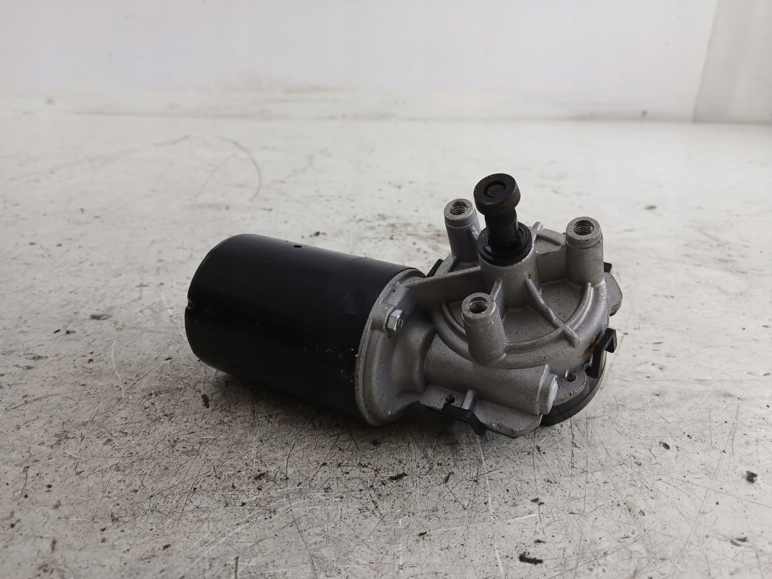 VW POLO 9N motorek stěrače předek