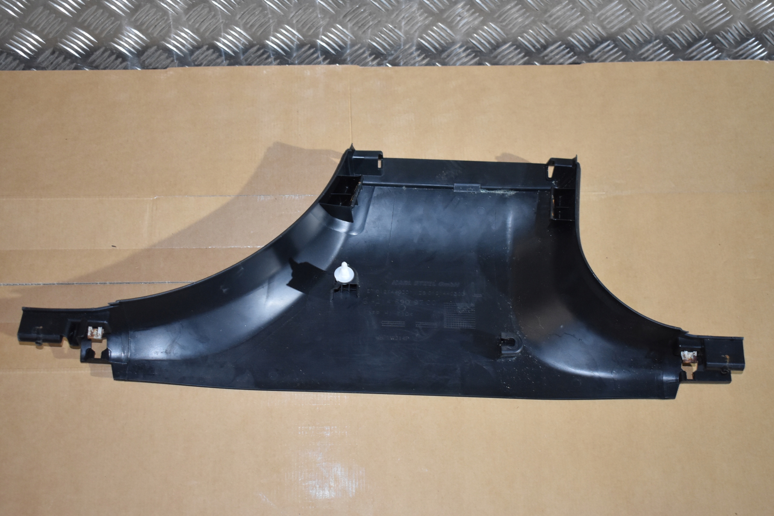IDEALNA cover SLUPKA lower left MERCEDES W214 1