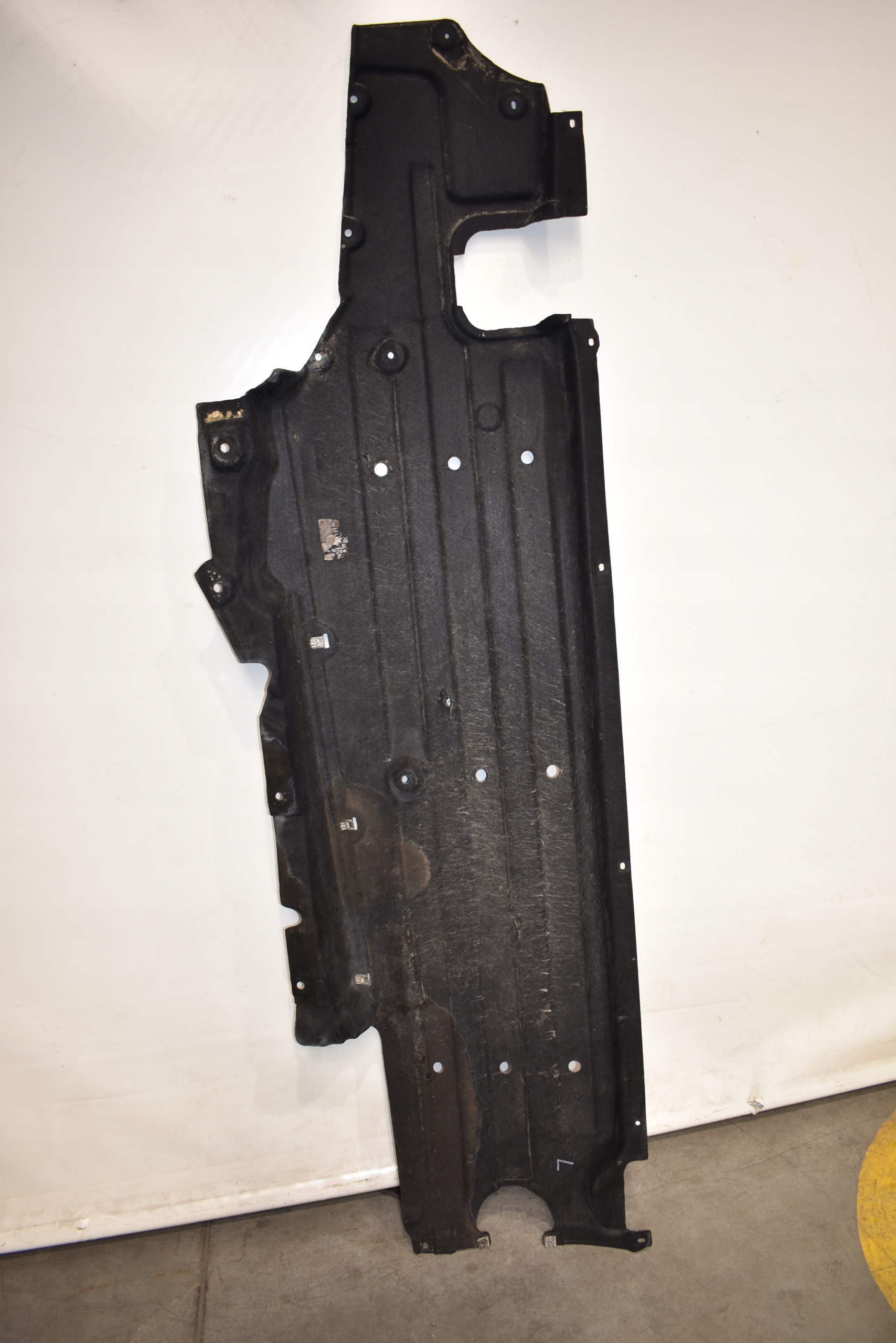 IDEALNA cover chassis left PORSCHE MACAN 1