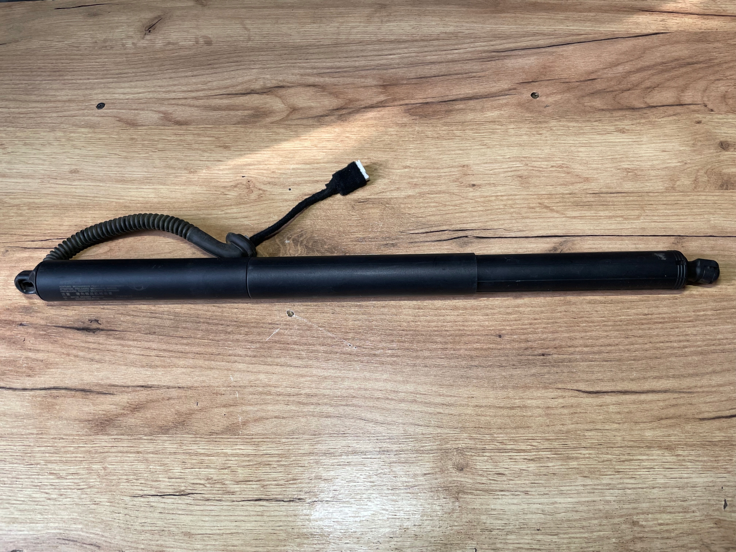 MINI F60 electrical damper bonnet rear part 9482767