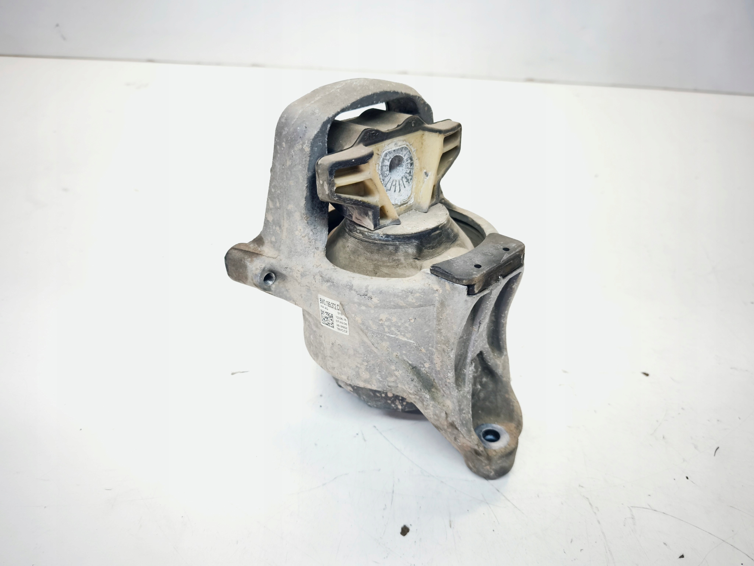support engine mount right AUDI A4 B9 A5 8W 2.0 TDI 8W0199372CD