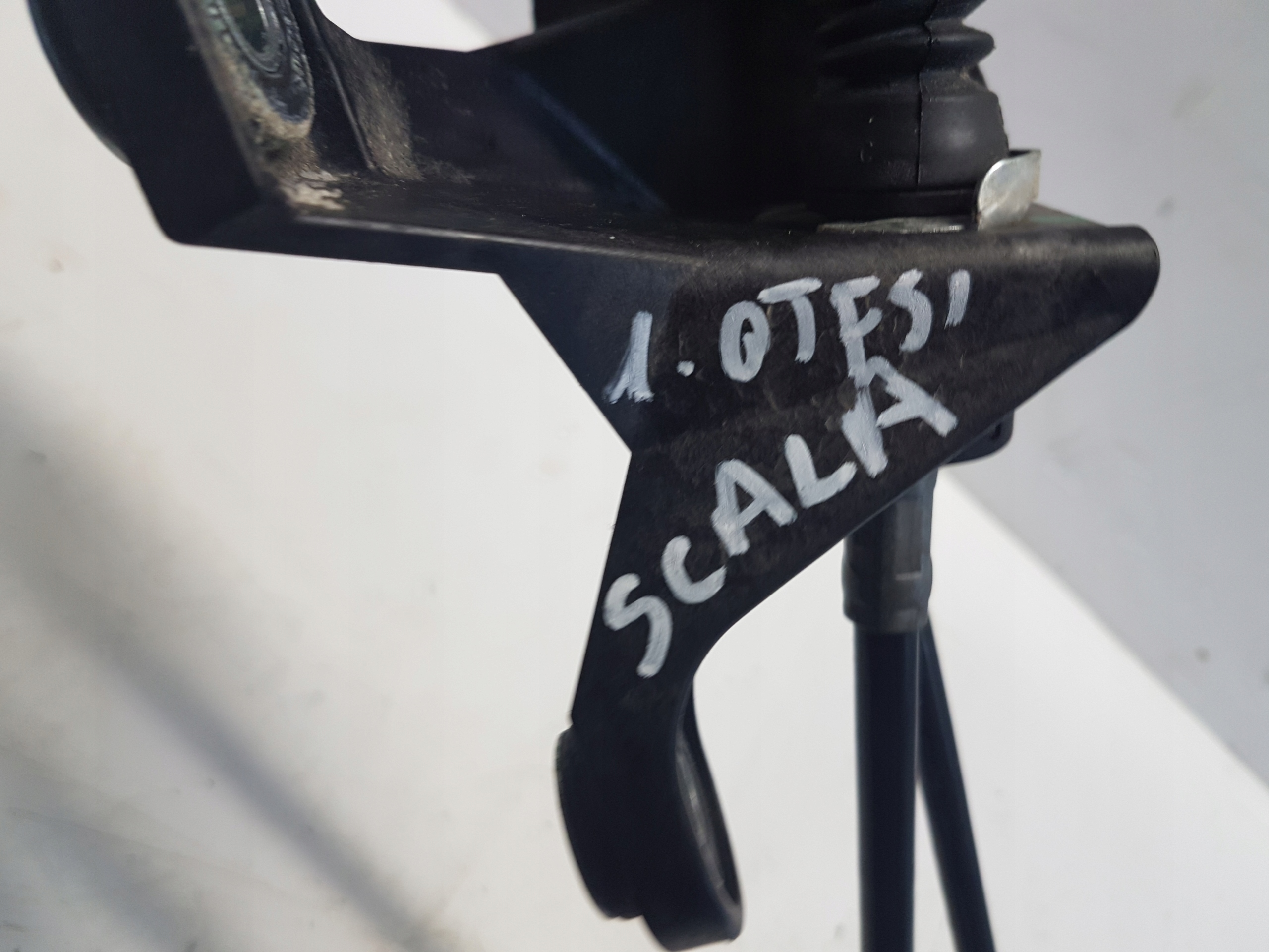 SKODA SCALA Bowdenzug Schalt getriebe 2Q0711265H