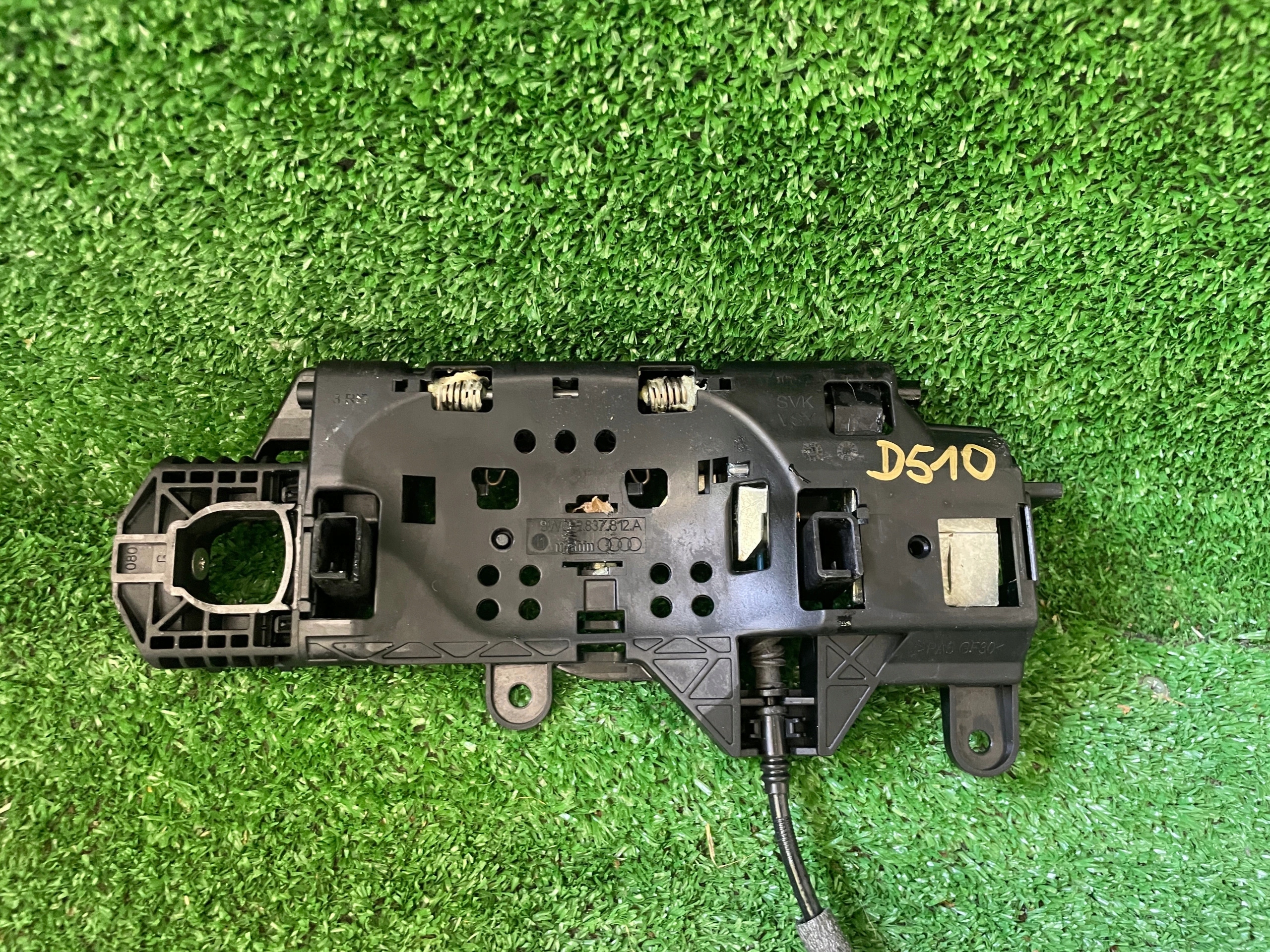 AUDI A4 B9 handle holder handles lock door front front right 8W08378