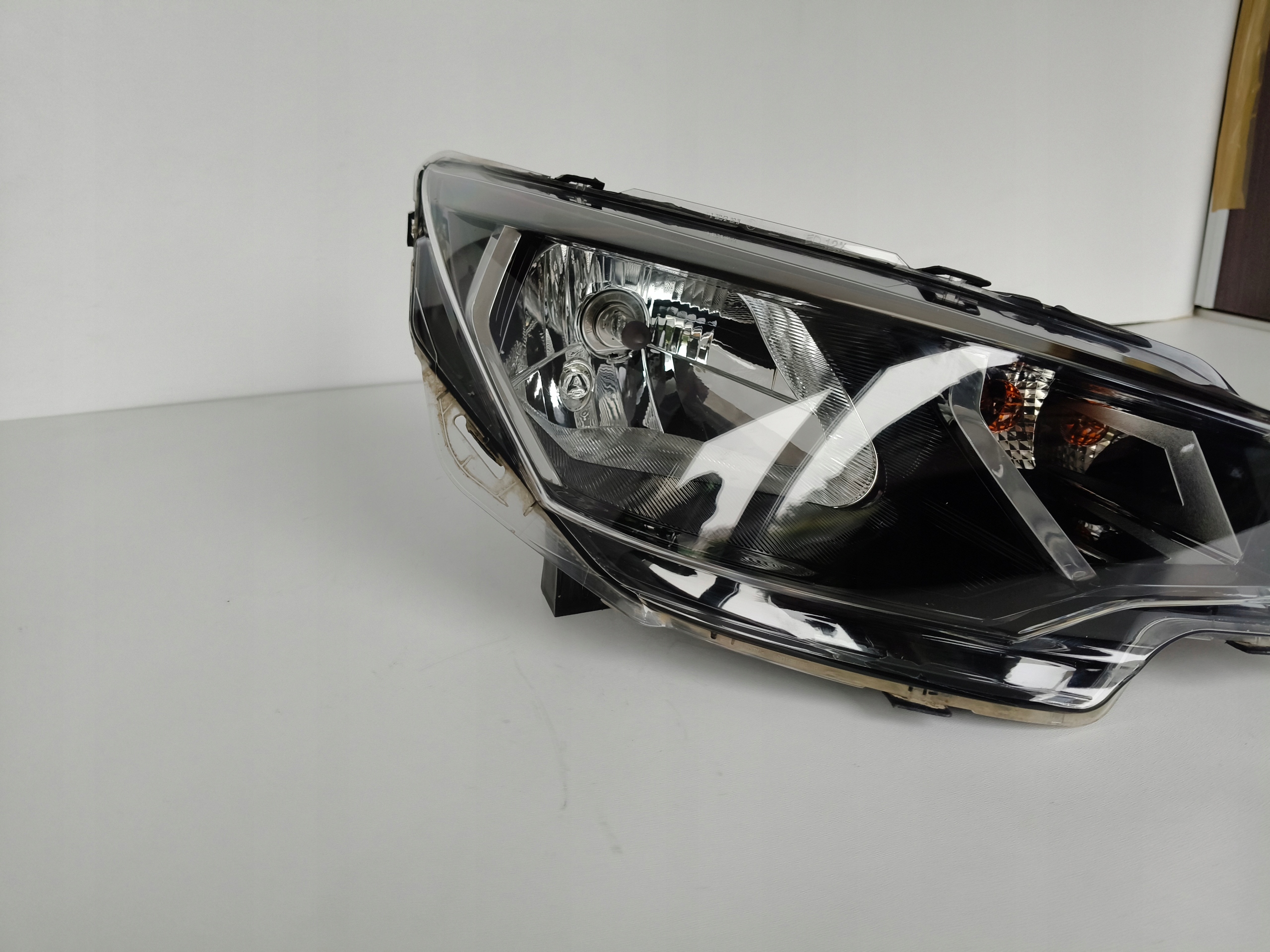 light right REFLEKTOR AIXAM GAMME EMOTION CIEMNA