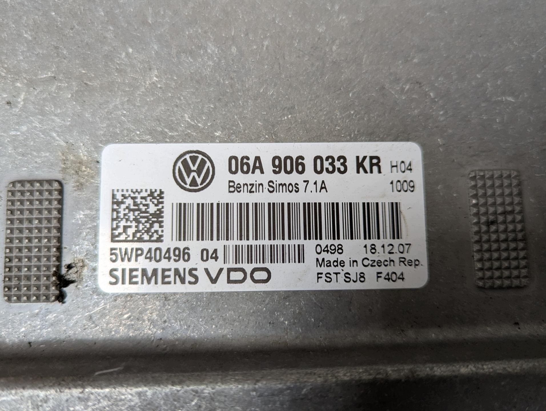 control unit of the engine Volkswagen Touran facelift 2008 06A906033KR