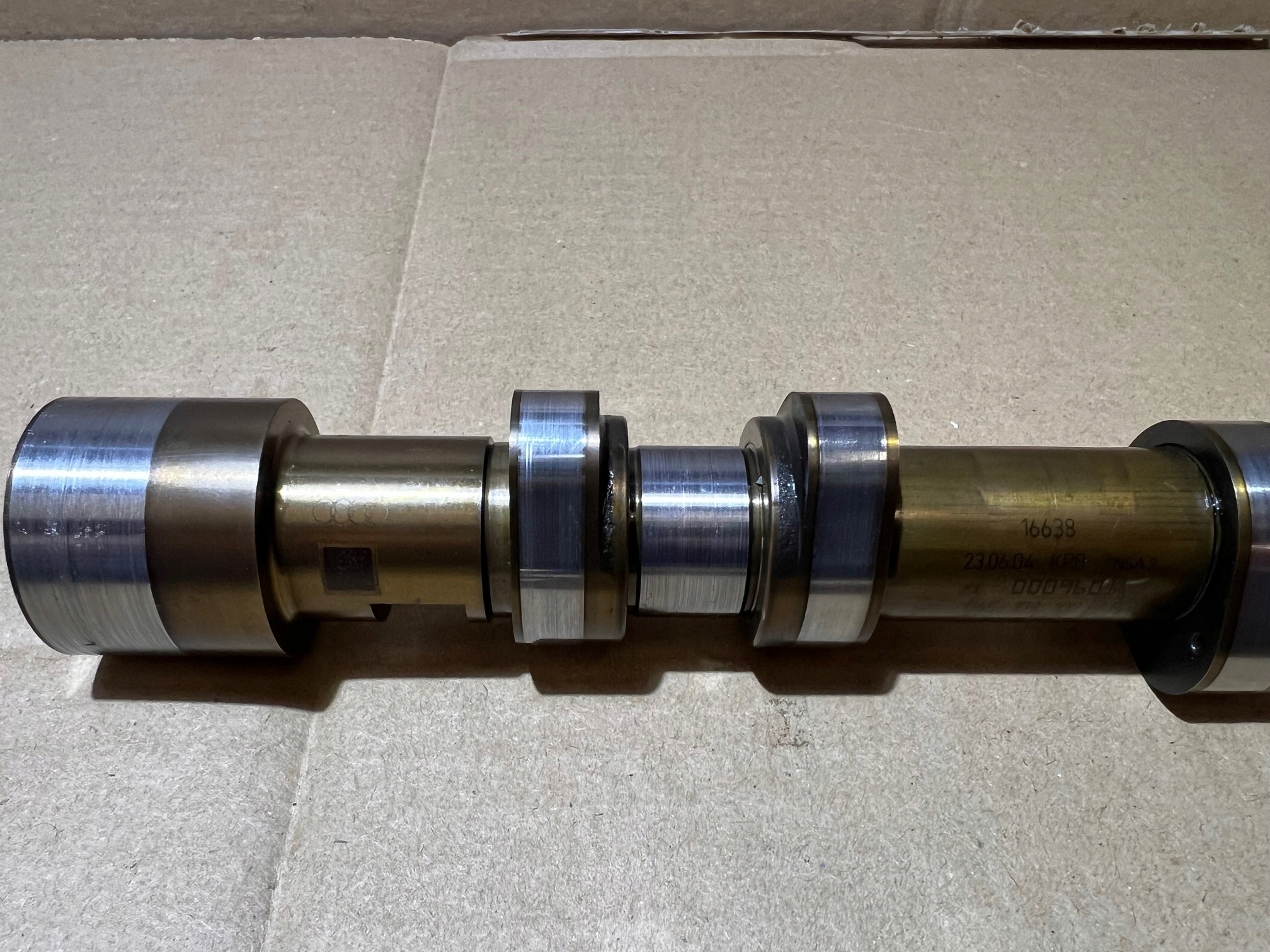 AUDI A6 C6 2.4 V6 BDW Arbre à cames d’échappement 06E109102AE