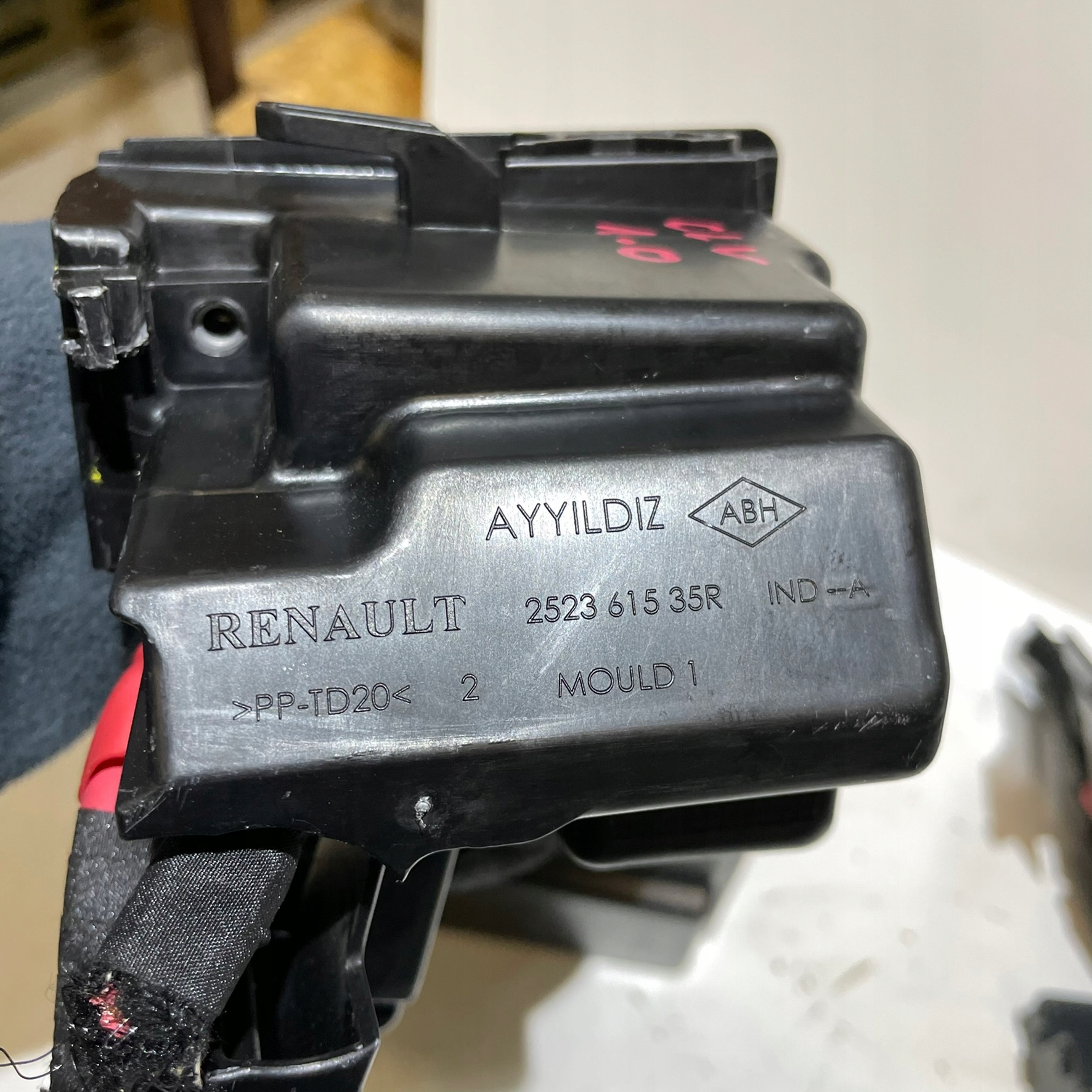 RENAULT CLIO V CAPTUR PUSZKA COMPARTMENT FUSES