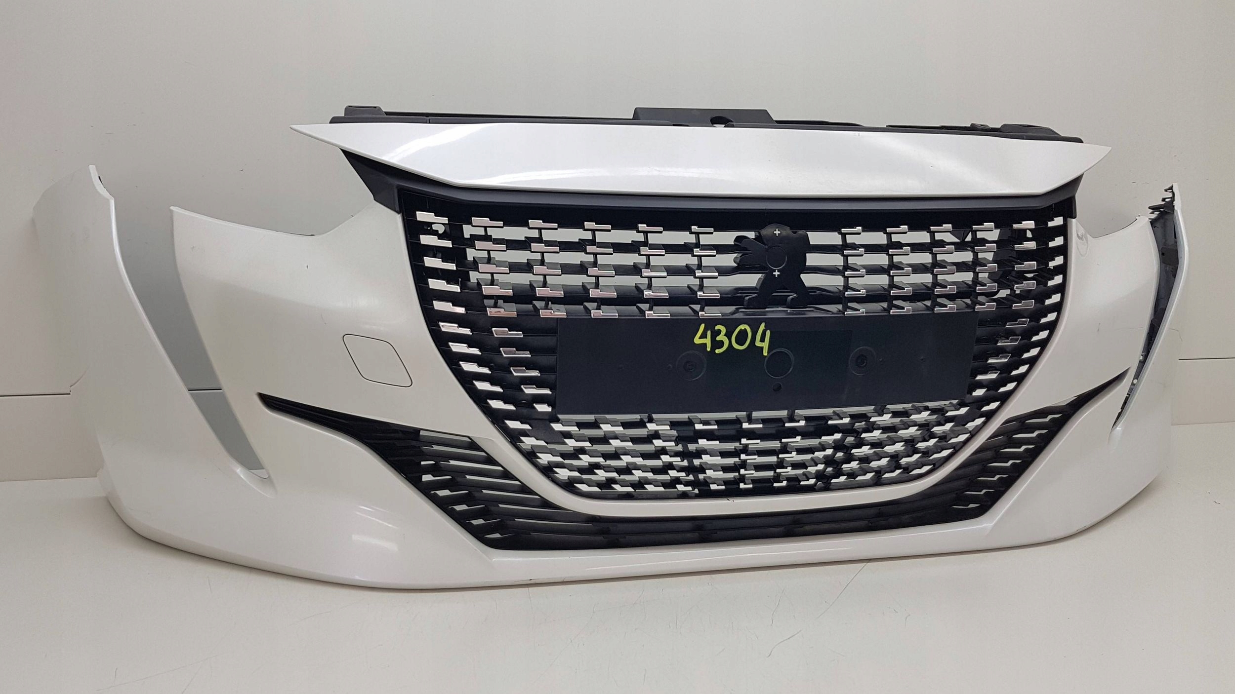 PEUGEOT 208 II 2019 - bumper front 9823209780