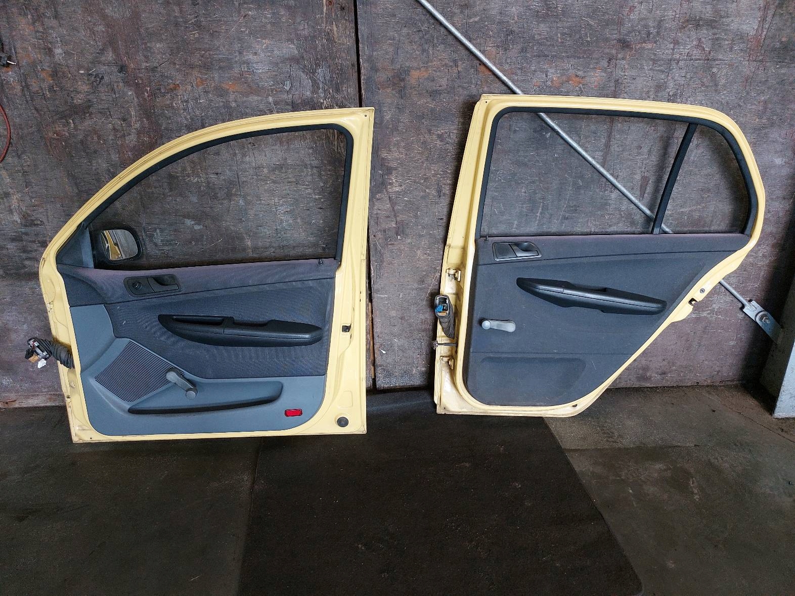 door complete right front + right rear part SKODA FABIA and 6260