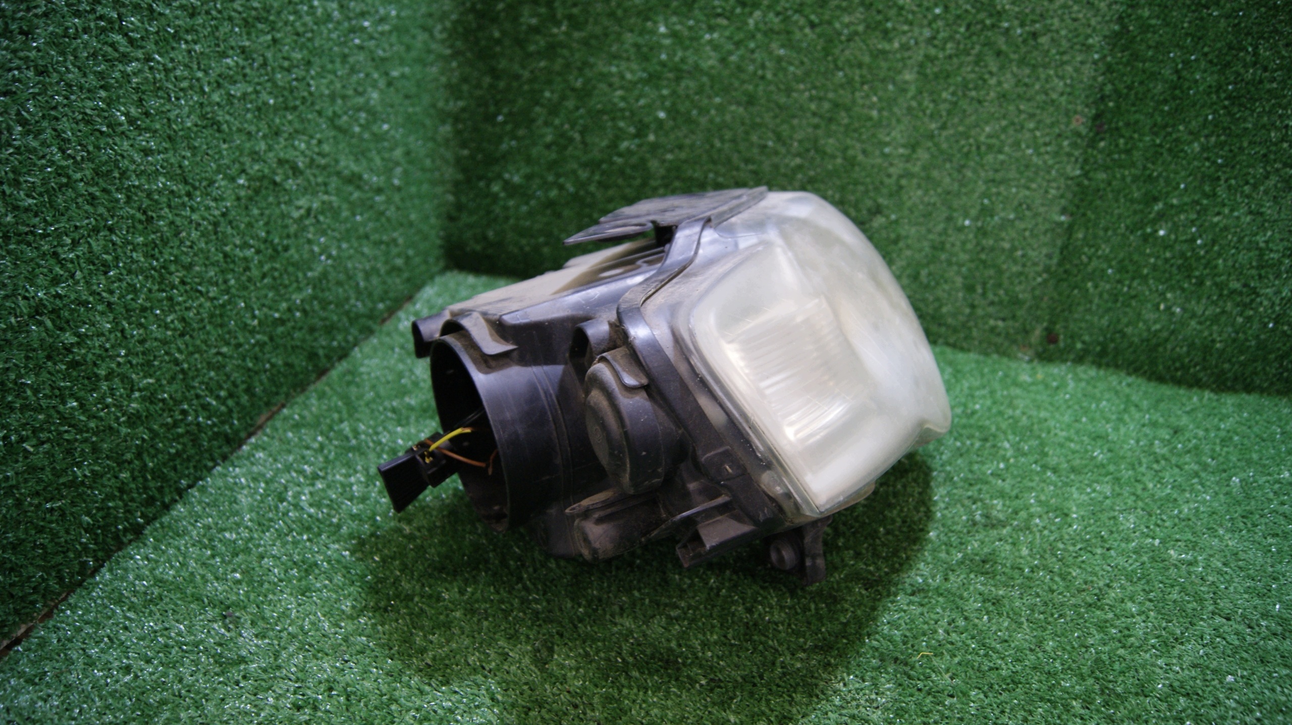 light right front VOLKSWAGEN PASSAT B6 1EL247014-12 3C0941006Q