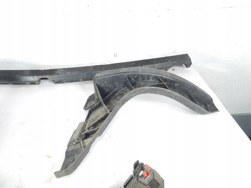 OPEL ZAFIRA C supporti Paraurti posteriore 13300740