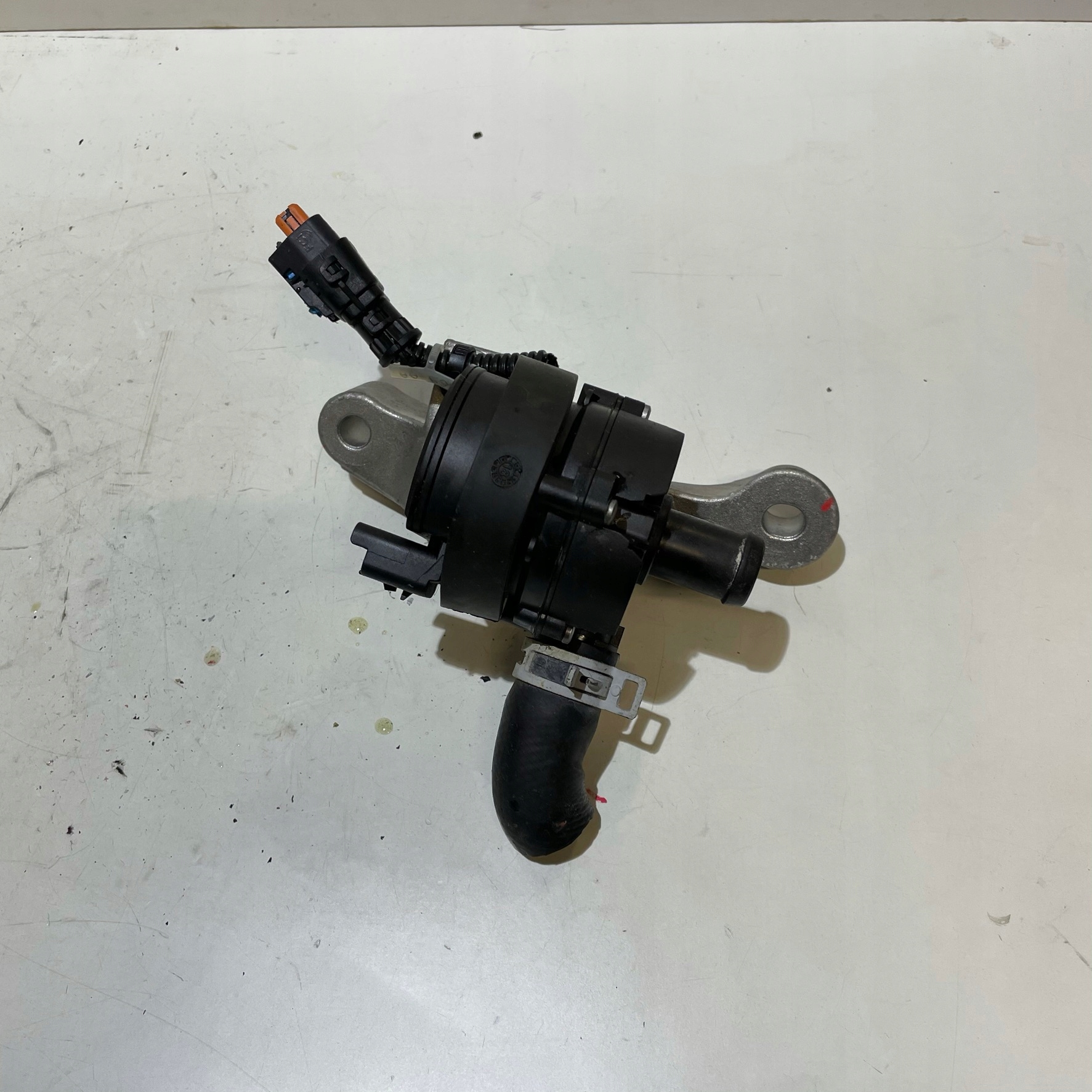 RENAULT CLIO V CAPTUR 1.3 TCE WATER PUMP HOLDER