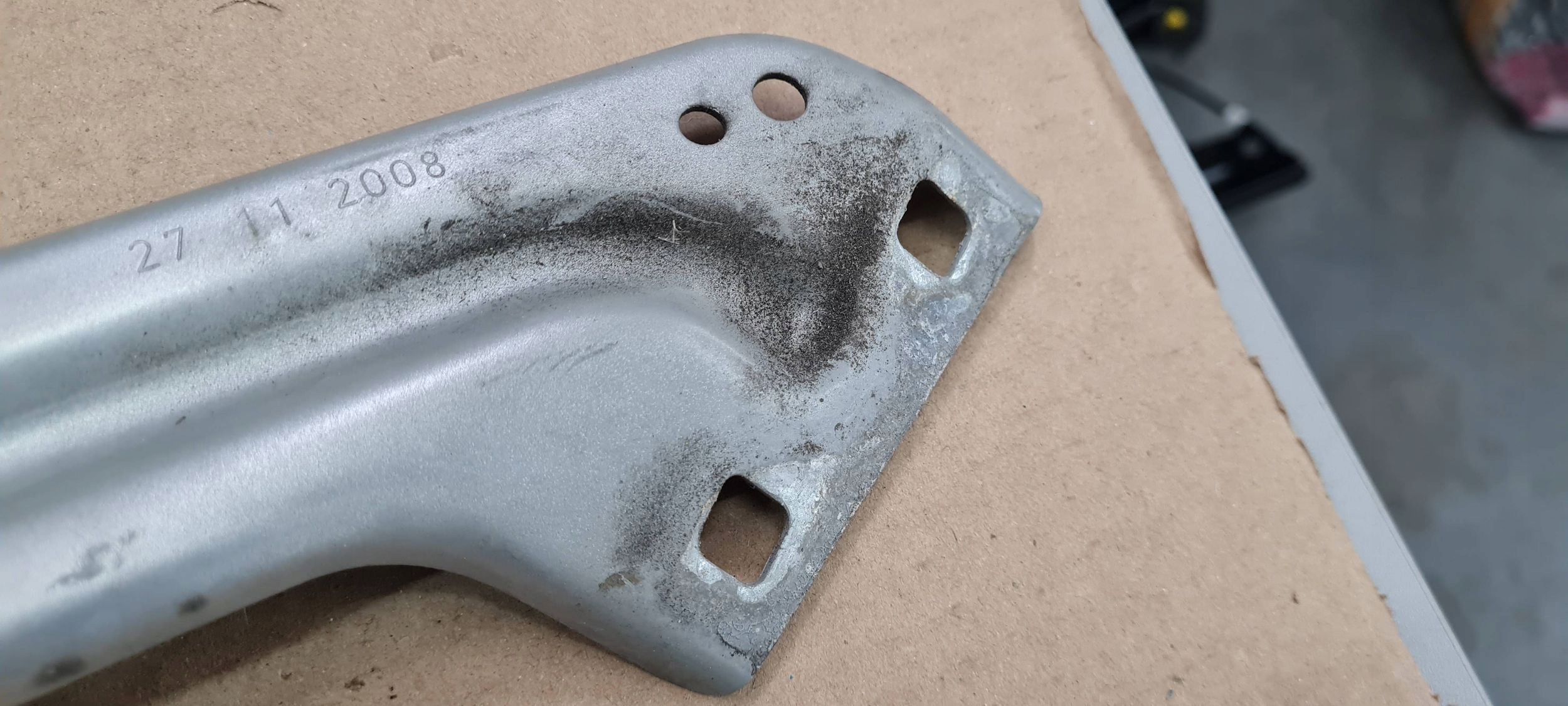 Q5 8R SQ5 console holder bracket of a fender left front 8R0821135