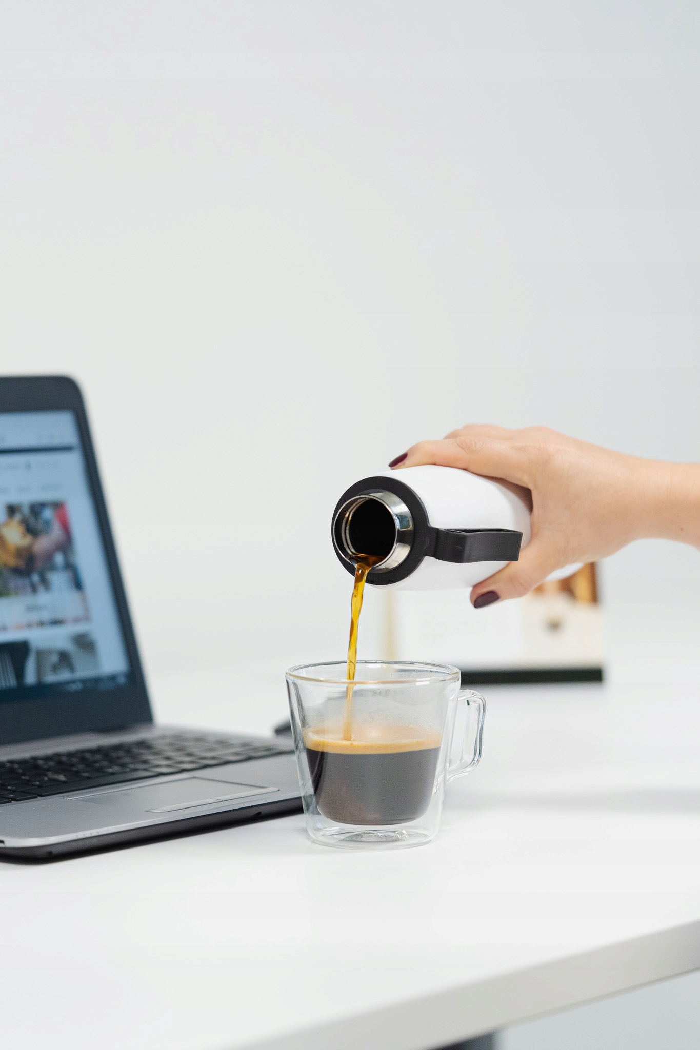 VIALLI FUORI BUTELKA TERMICZNA PRÓŻNIOWA TERMOS HERBATĘ KAWĘ NAPOJE 500 ML Marka Vialli Design