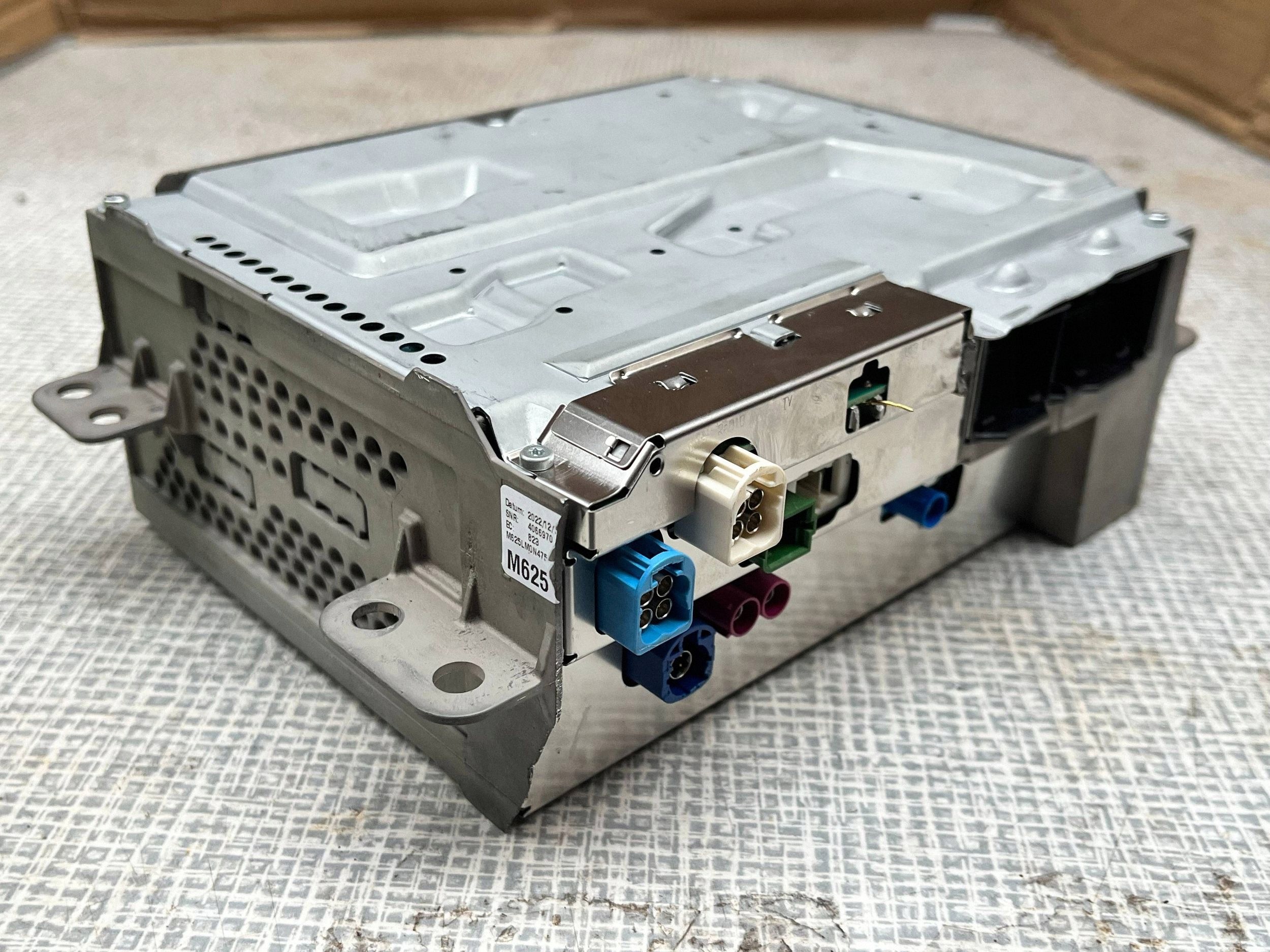 MERCEDES HEADUNIT RADIO NAVI 1679001032 A1679001032 @M