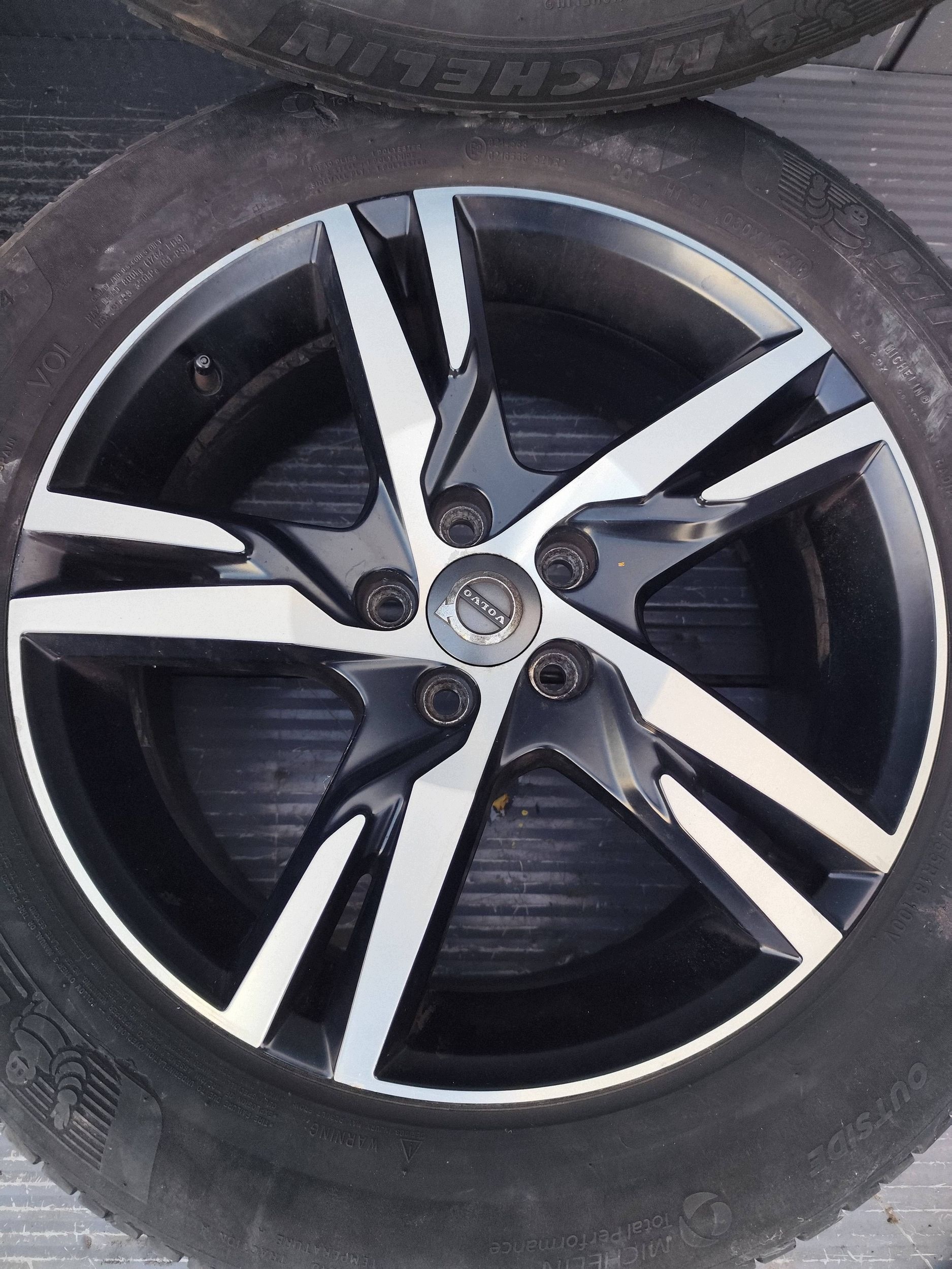 VOLVO XC40 R-design wheels discs ALU 235/55/18 KOMPLET dismantling