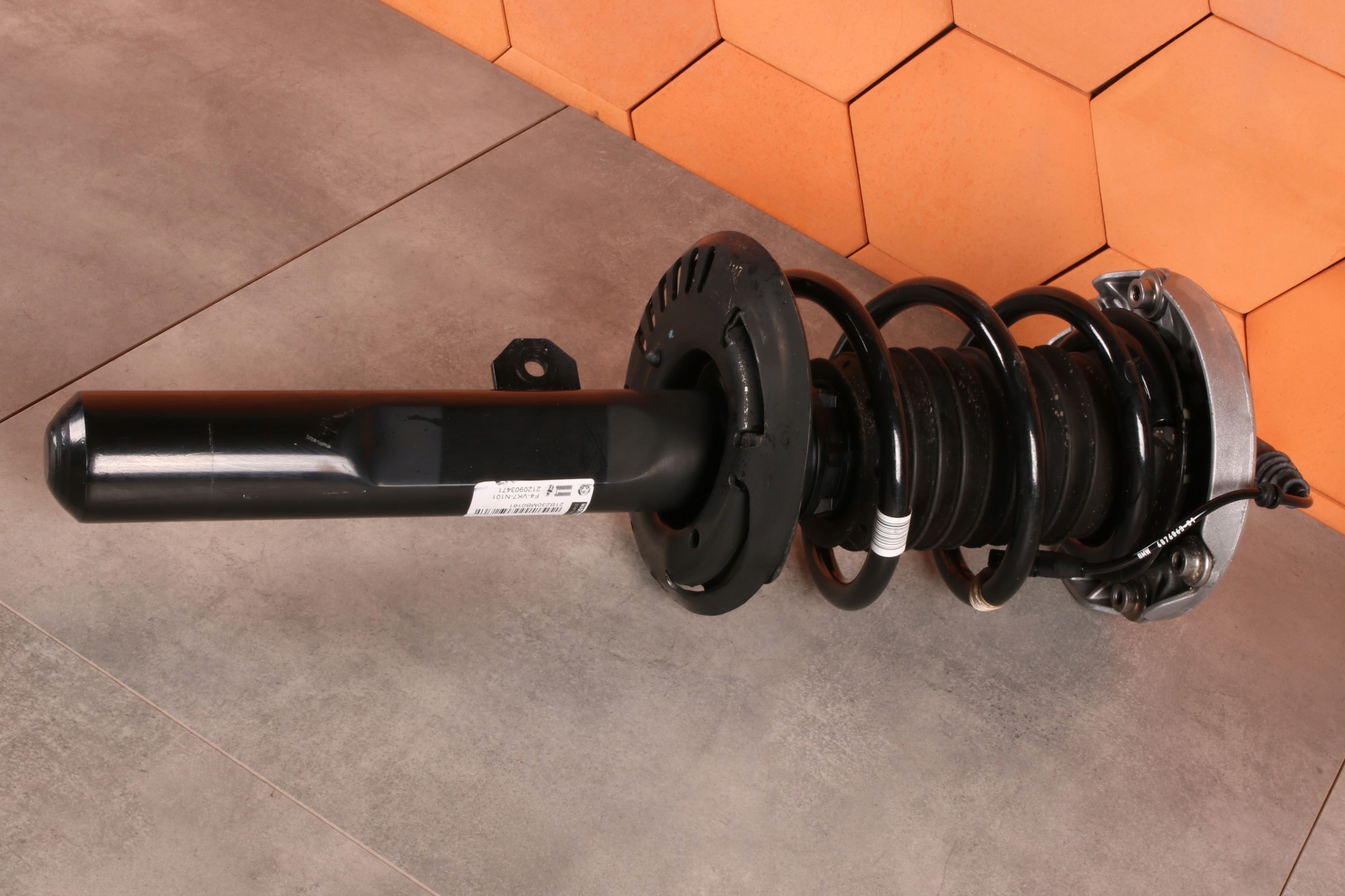 BMW 2' F44 M235iX B48E shock absorber right front VDC VDM 6886882 67 km !!!