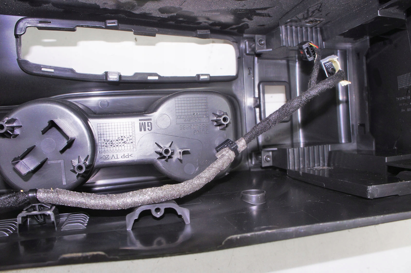 PL127 opel ASTRA K V тунель середина