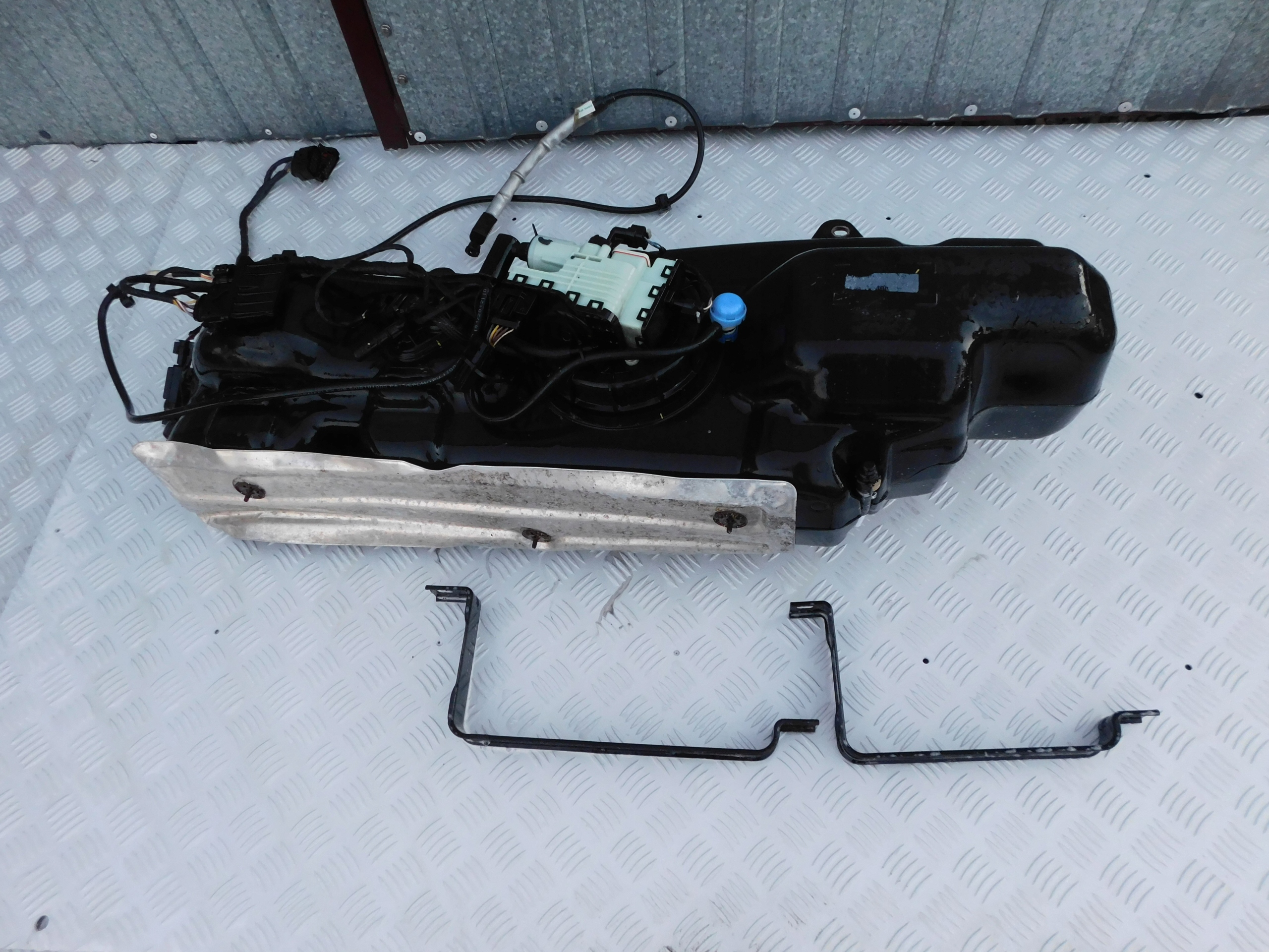 VW Crafter 2.5 TDI tank pump control unit AdBlue komplet